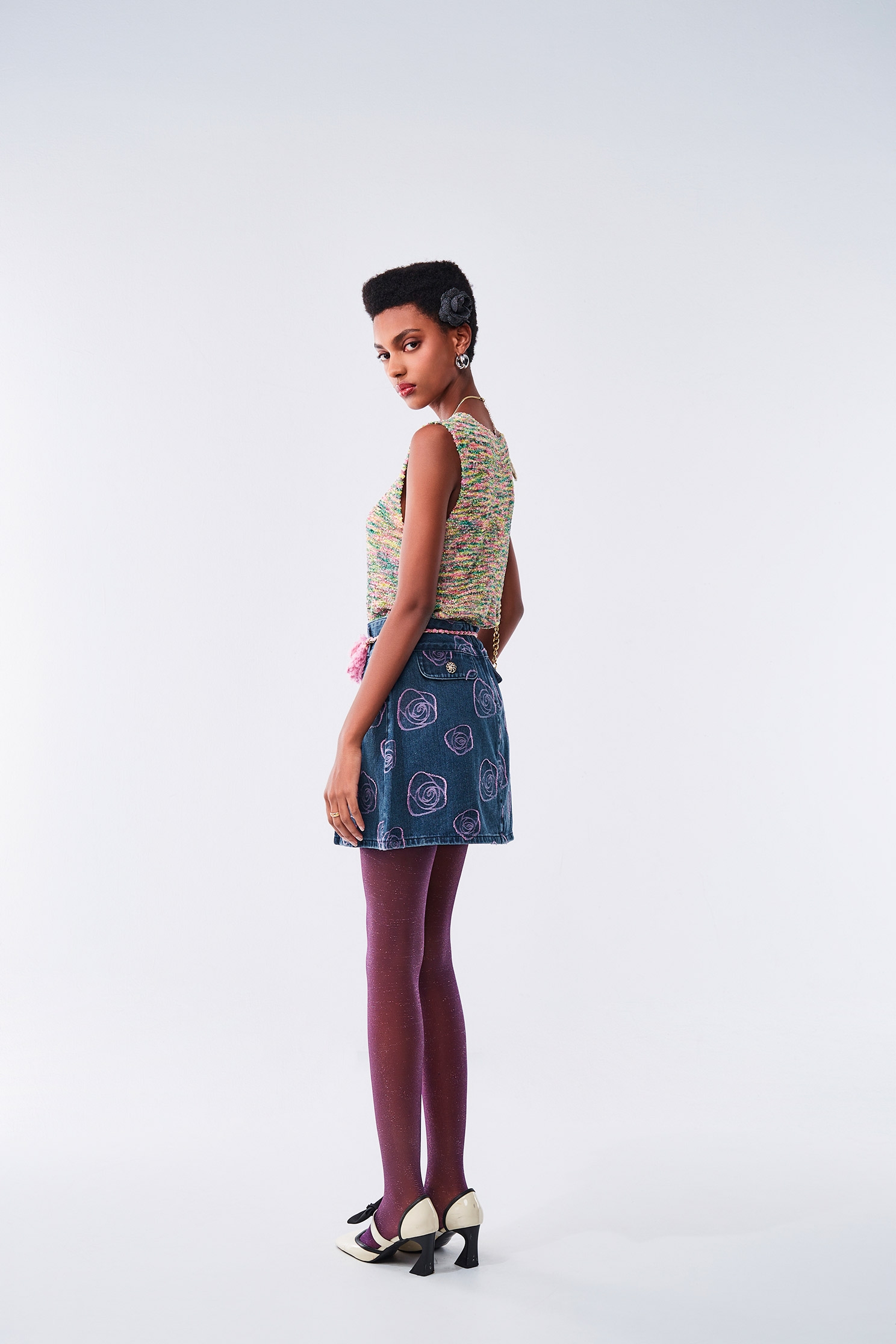 玫瑰花造型牛仔短裙玫瑰花造型牛仔短裙,牛仔,牛仔短裙,牛仔裙,百摺裙,百褶短裙,短裙,秋冬穿搭,花花世界