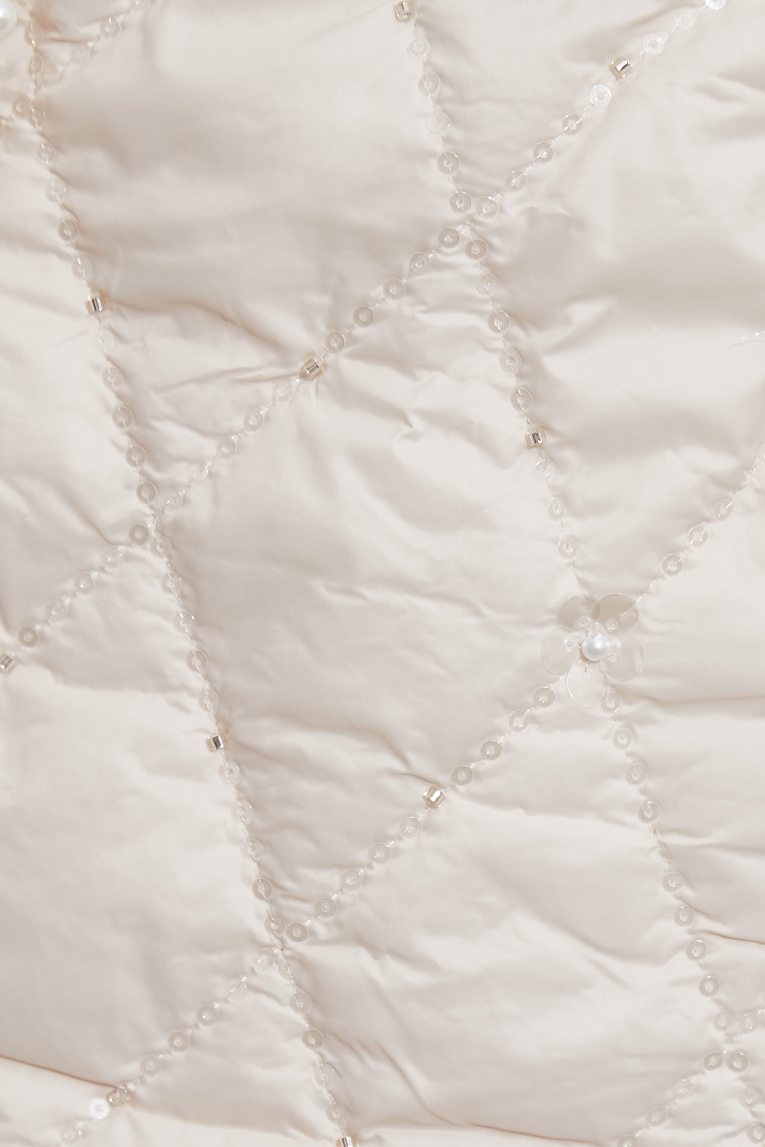 自帶光澤鋪棉短裙自帶光澤鋪棉短裙,時髦成套搭配,格紋,珍珠,短裙,秋冬穿搭,約會特輯