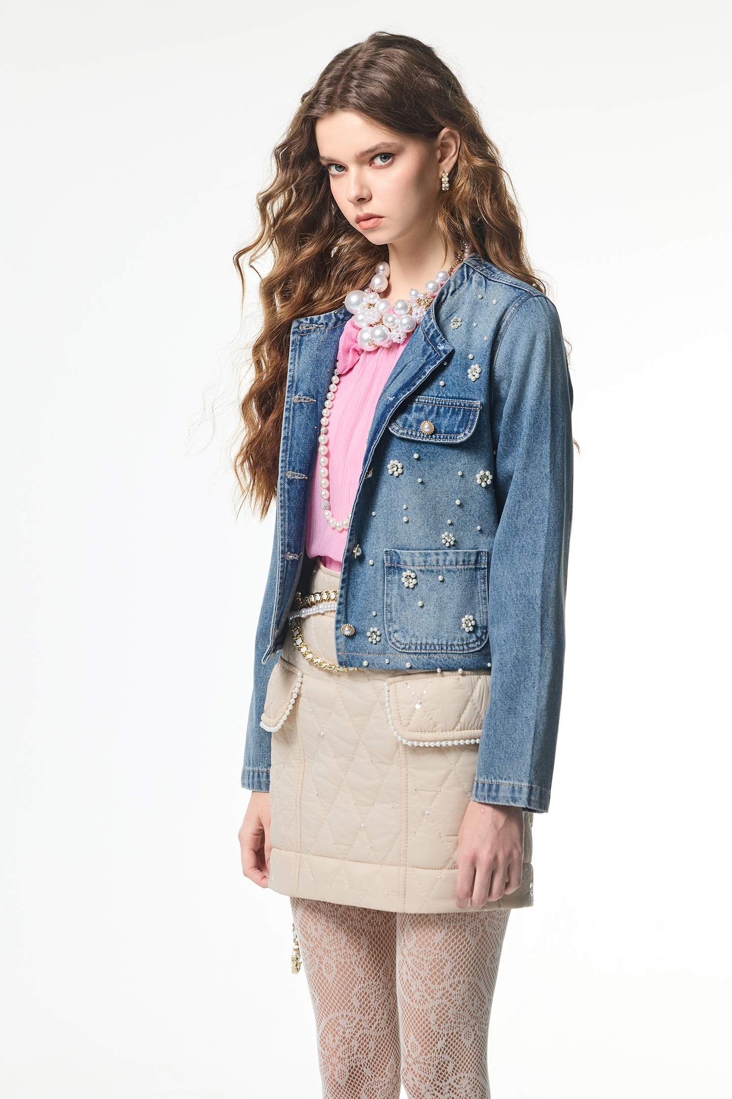 自帶光澤鋪棉短裙自帶光澤鋪棉短裙,時髦成套搭配,格紋,珍珠,短裙,秋冬穿搭,約會特輯