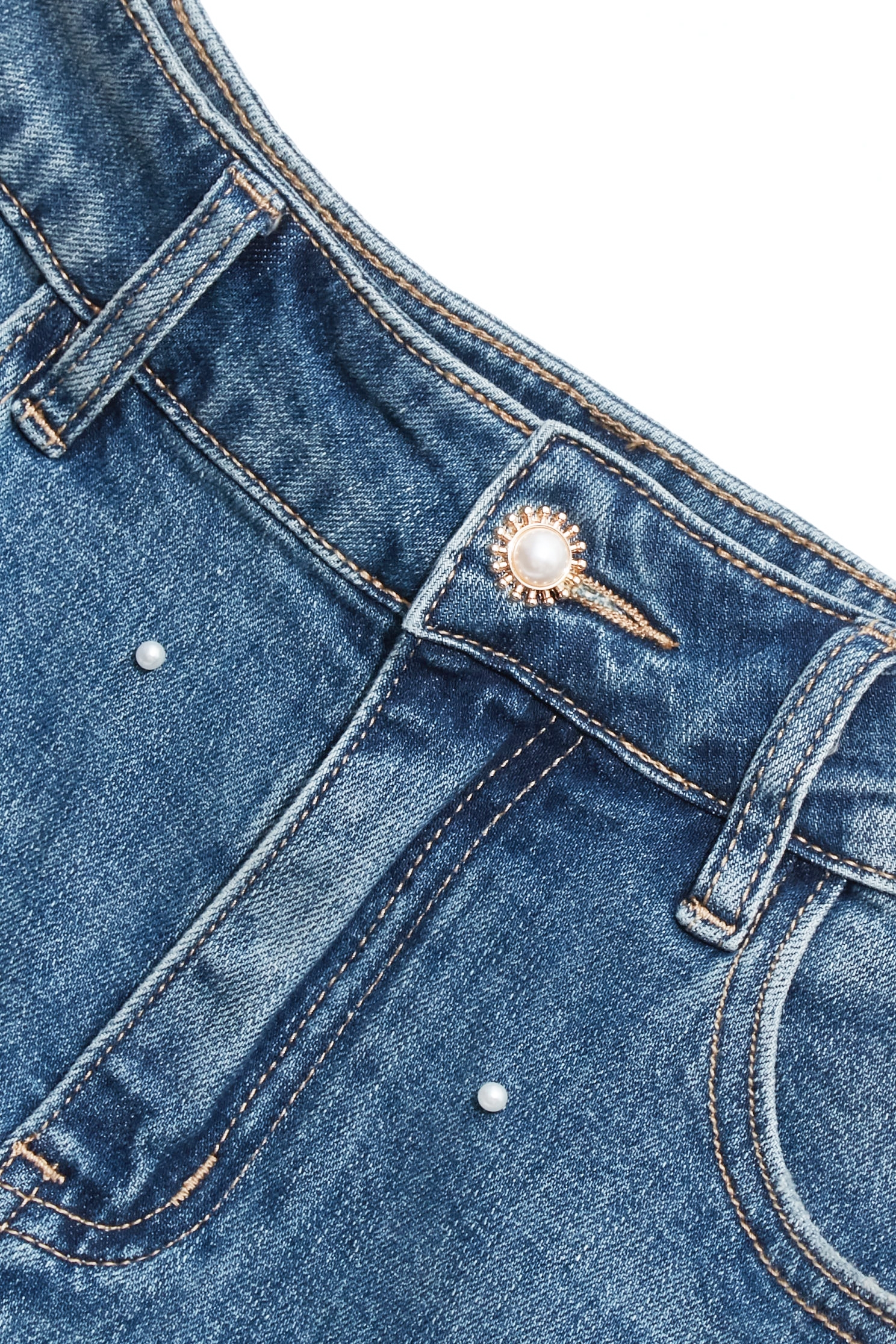 手工珍珠花瓣造型牛仔裙手工珍珠花瓣造型牛仔裙,丹寧,時髦成套搭配,牛仔,牛仔裙,珍珠,秋冬穿搭,約會特輯,花花世界,長裙