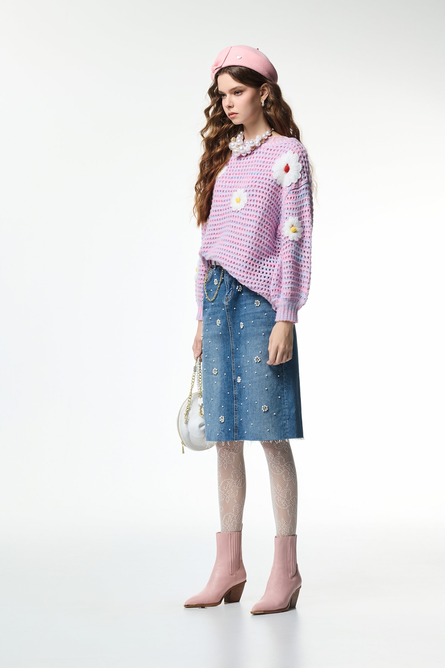 手工珍珠花瓣造型牛仔裙手工珍珠花瓣造型牛仔裙,丹寧,時髦成套搭配,牛仔,牛仔裙,珍珠,秋冬穿搭,約會特輯,花花世界,長裙