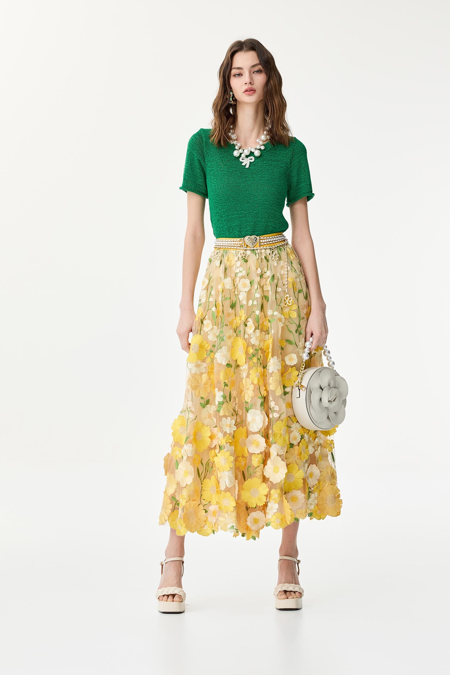 金菊亮黃色刺繡長裙金菊亮黃色刺繡長裙,刺繡,春夏穿搭,網裙,花花世界