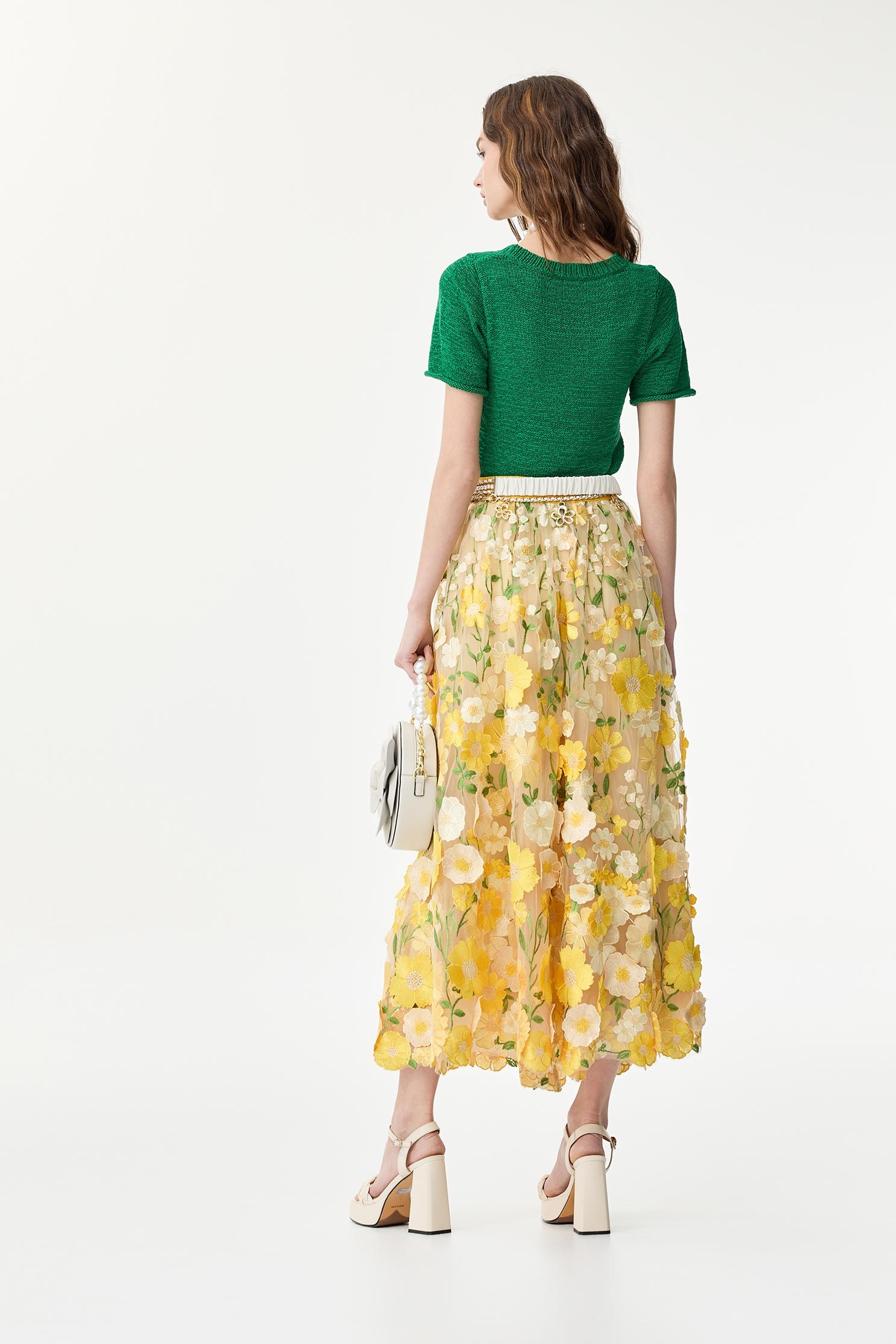 金菊亮黃色刺繡長裙金菊亮黃色刺繡長裙,刺繡,春夏穿搭,網裙,花花世界