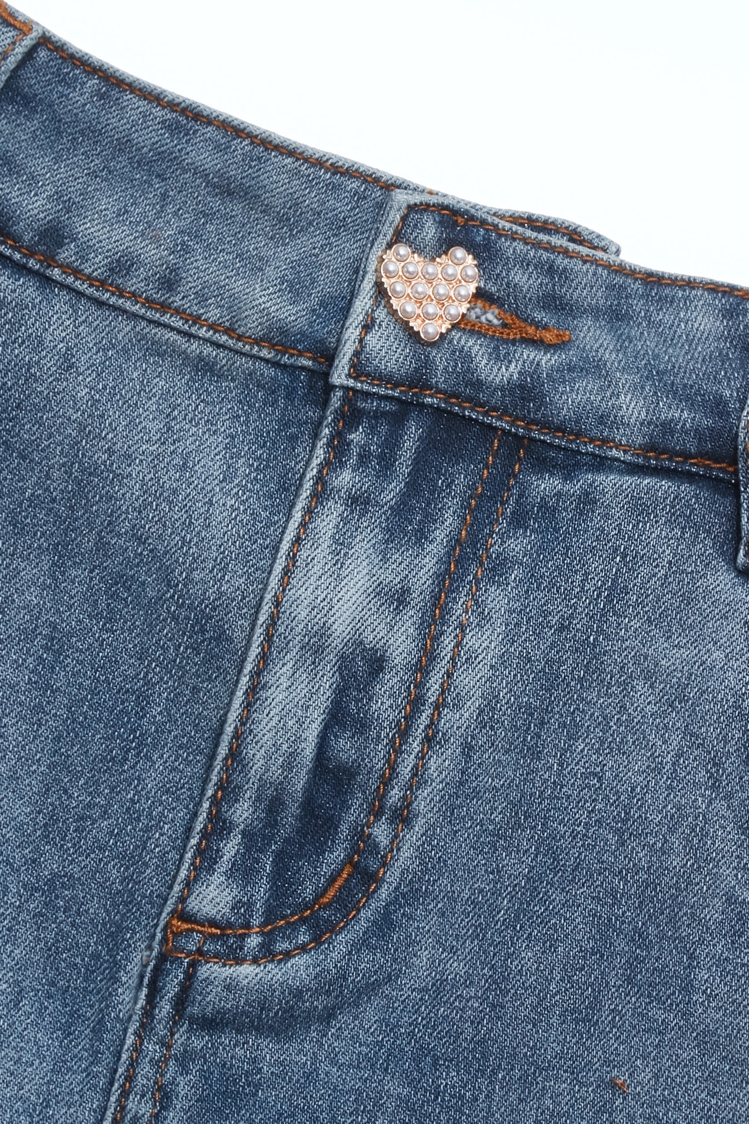 綴羽毛裝飾牛仔中長裙綴羽毛裝飾牛仔中長裙,丹寧,春夏穿搭,派對特輯,牛仔,牛仔裙,約會特輯,長裙