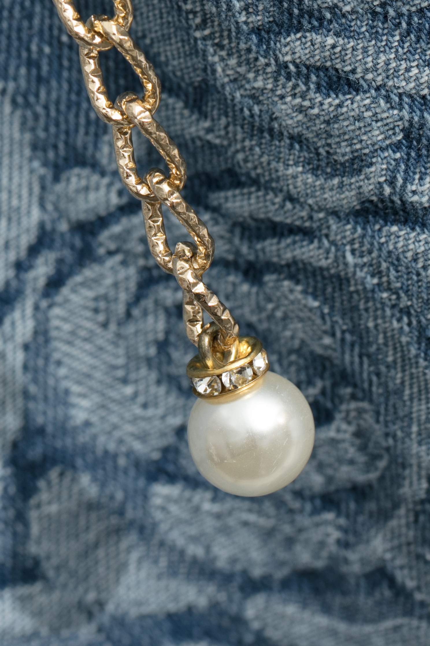 立體山茶花壓紋牛仔寬褲立體山茶花壓紋牛仔寬褲,牛仔,牛仔褲,牛仔長褲,珍珠,秋冬穿搭,褲子