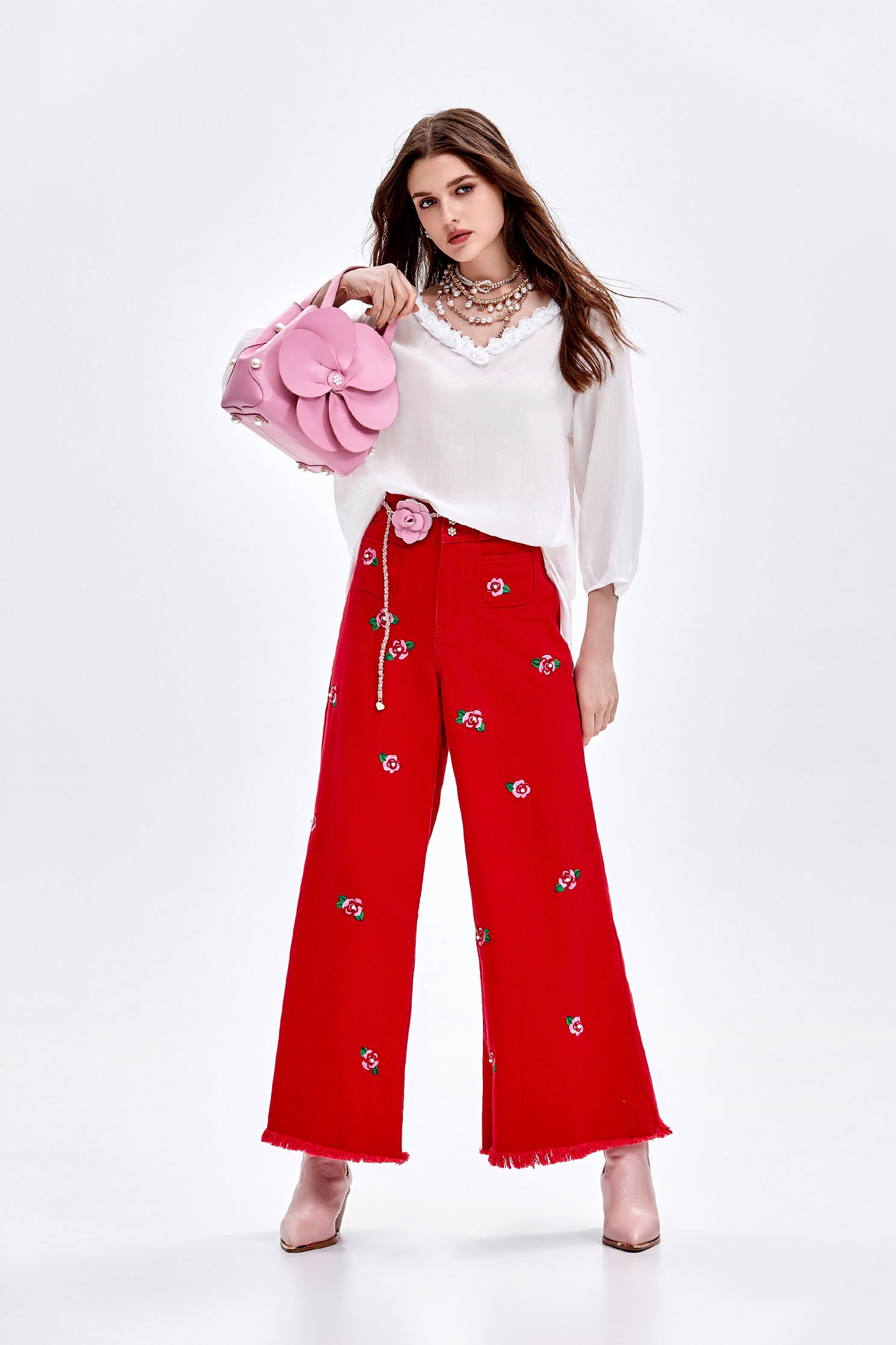 火紅色薔薇刺繡牛仔長褲火紅色薔薇刺繡牛仔長褲,刺繡,牛仔,牛仔褲,牛仔長褲,珍珠,秋冬穿搭,純棉,褲子