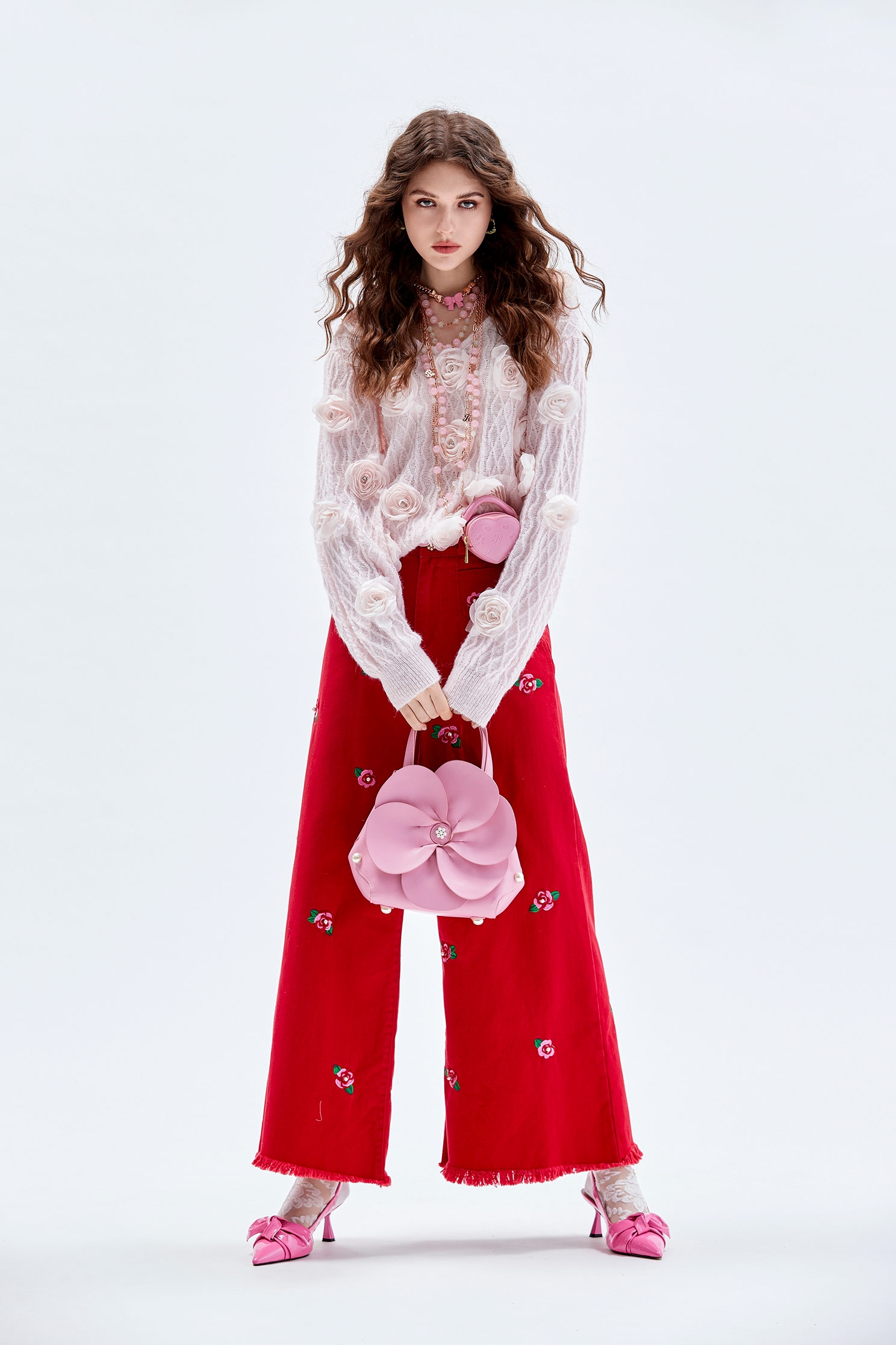 火紅色薔薇刺繡牛仔長褲火紅色薔薇刺繡牛仔長褲,刺繡,牛仔,牛仔褲,牛仔長褲,珍珠,秋冬穿搭,純棉,褲子