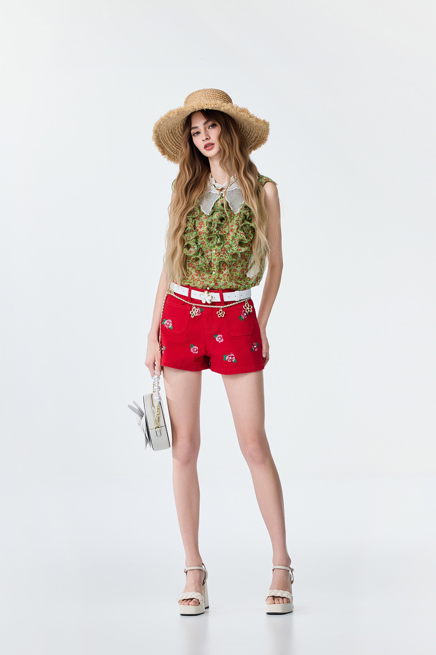 火紅色薔薇刺繡牛仔短褲火紅色薔薇刺繡牛仔短褲,刺繡,牛仔,牛仔短褲,牛仔褲,珍珠,短褲,秋冬穿搭