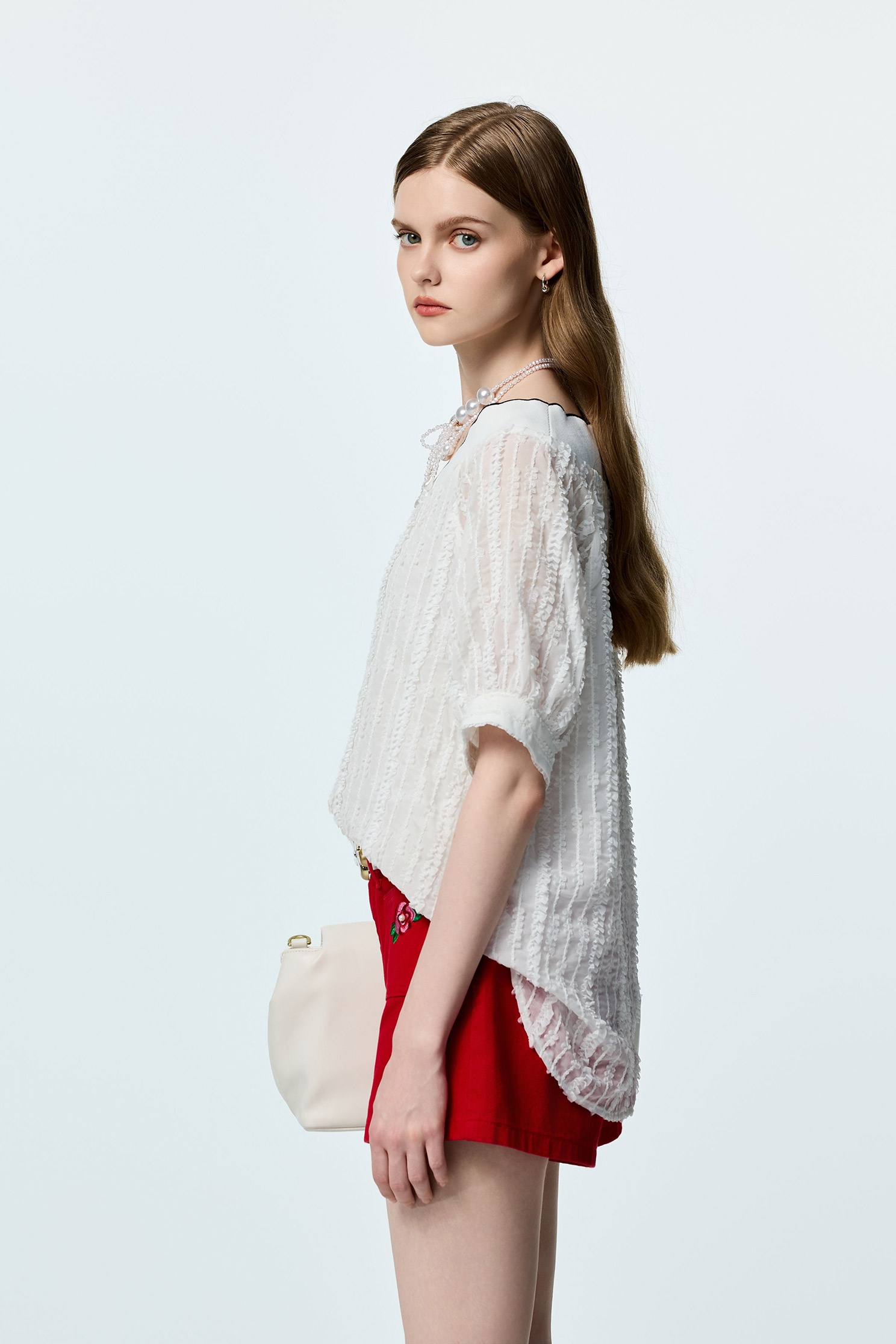 火紅色薔薇刺繡牛仔短褲火紅色薔薇刺繡牛仔短褲,刺繡,牛仔,牛仔短褲,牛仔褲,珍珠,短褲,秋冬穿搭