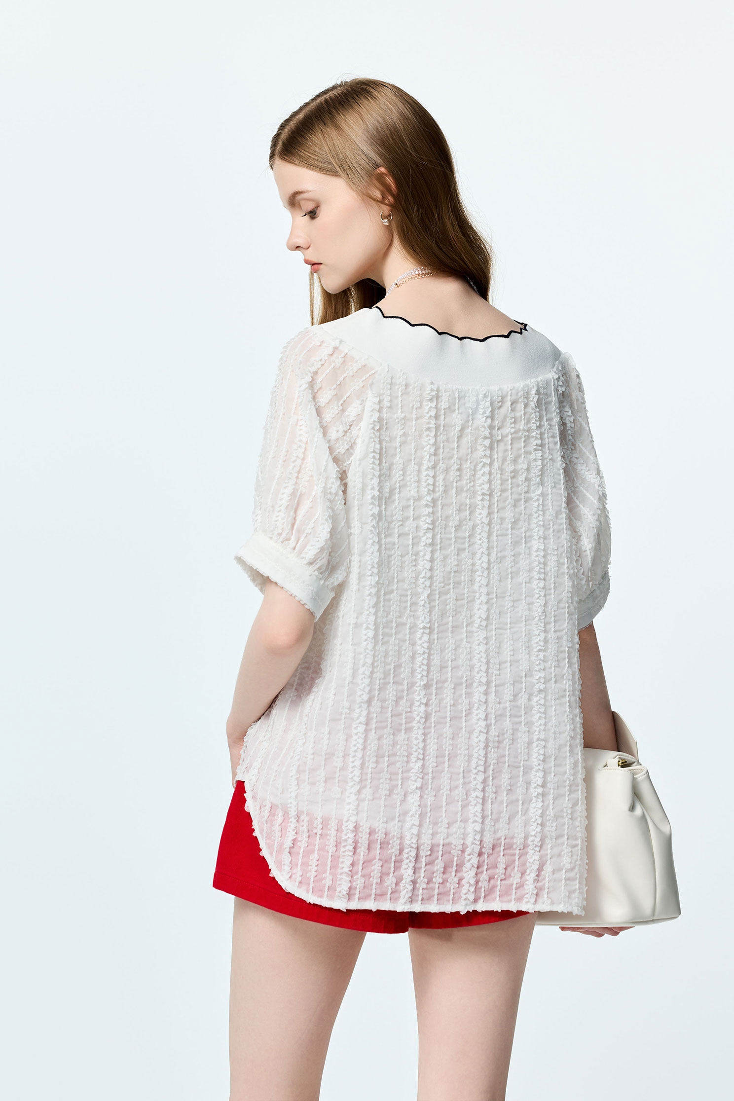 火紅色薔薇刺繡牛仔短褲火紅色薔薇刺繡牛仔短褲,刺繡,牛仔,牛仔短褲,牛仔褲,珍珠,短褲,秋冬穿搭