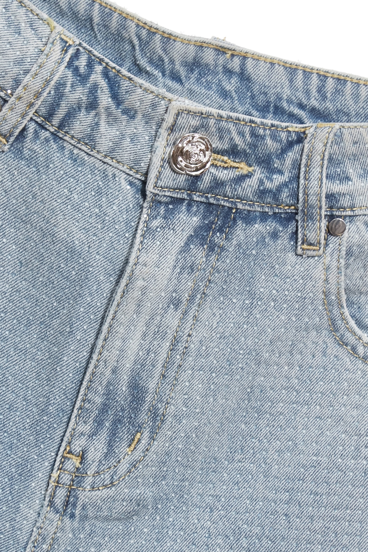 帶銀色閃光感牛仔寬褲帶銀色閃光感牛仔寬褲,上班OL穿搭,丹寧,寬褲,牛仔,牛仔褲,秋冬穿搭,約會特輯,褲子,輕奢度假,輕奢渡假