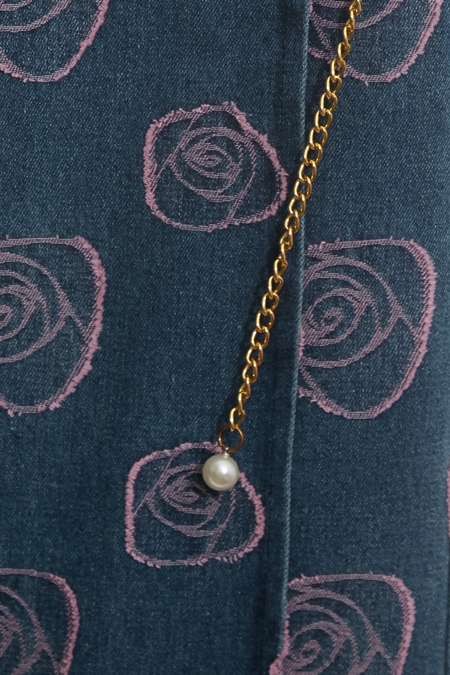 玫瑰花造型牛仔寬褲玫瑰花造型牛仔寬褲,小香風,牛仔,牛仔褲,秋冬穿搭,花花世界,褲子