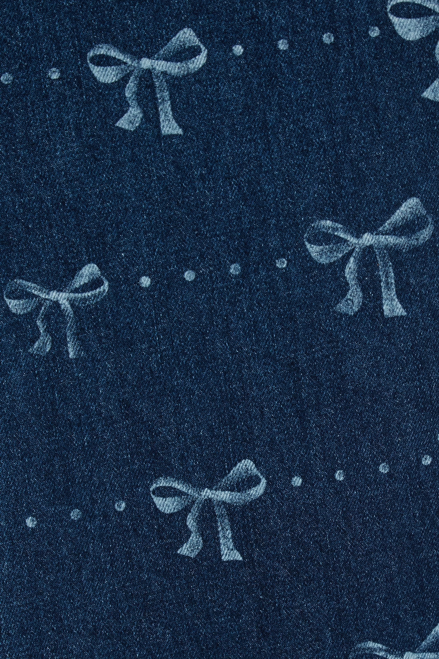 綴蝴蝶結圖騰牛仔寬褲綴蝴蝶結圖騰牛仔寬褲,丹寧,寬褲,時髦成套搭配,牛仔,牛仔褲,珍珠,秋冬穿搭,約會特輯,蝴蝶結,褲子