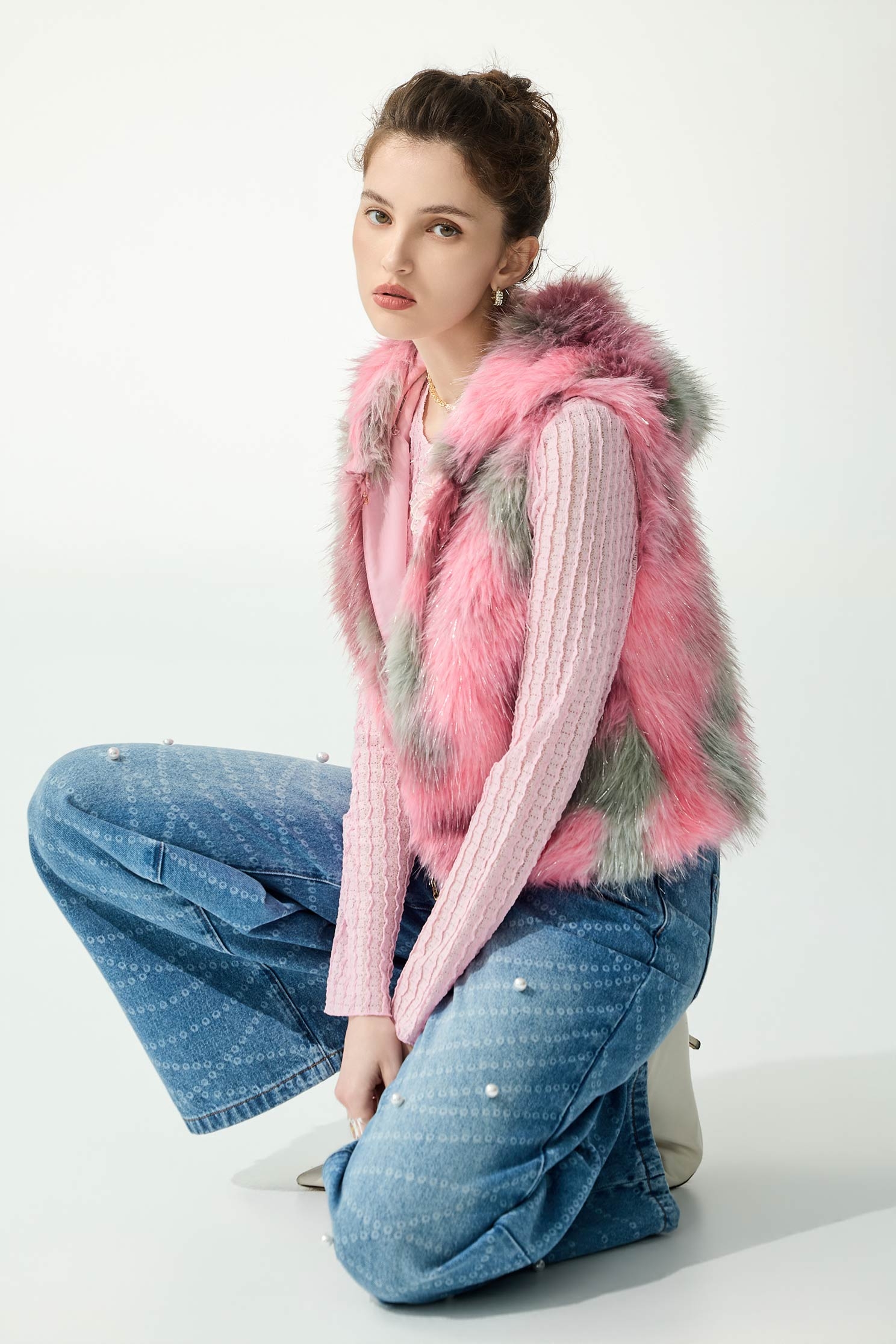 珍珠項鍊印花牛仔褲珍珠項鍊印花牛仔褲,上班OL穿搭,丹寧,寬褲,春夏穿搭,牛仔,牛仔褲,珍珠,約會特輯,花花世界,褲子,項鍊