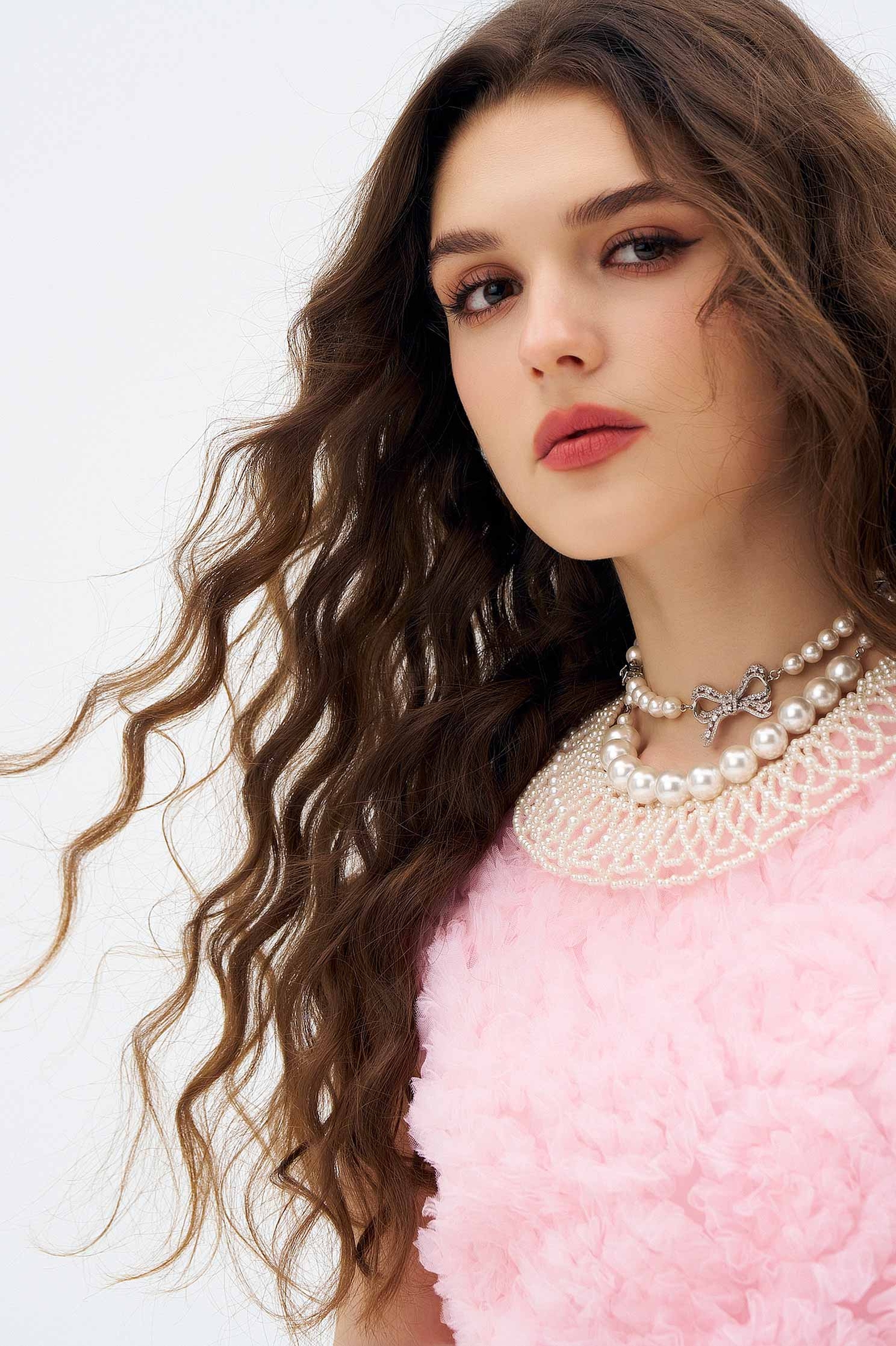 寧靜石英色花朵短洋裝寧靜石英色花朵短洋裝,一般洋裝,洋裝特輯,派對特輯,無袖洋裝,珍珠,短袖洋裝,秋冬穿搭