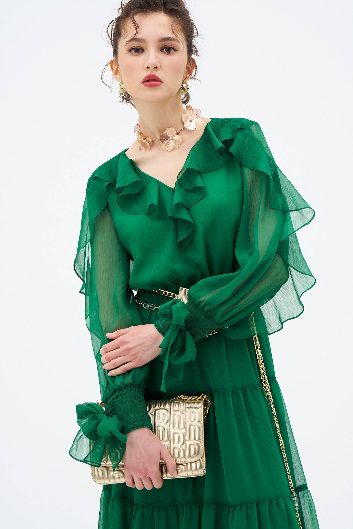 翡翠色飄逸長洋裝翡翠色飄逸長洋裝,V領洋裝,一般洋裝,人氣商品,小禮服,洋裝特輯,派對特輯,秋冬穿搭,荷葉,長洋裝,長袖洋裝,雪紡,雪紡洋裝