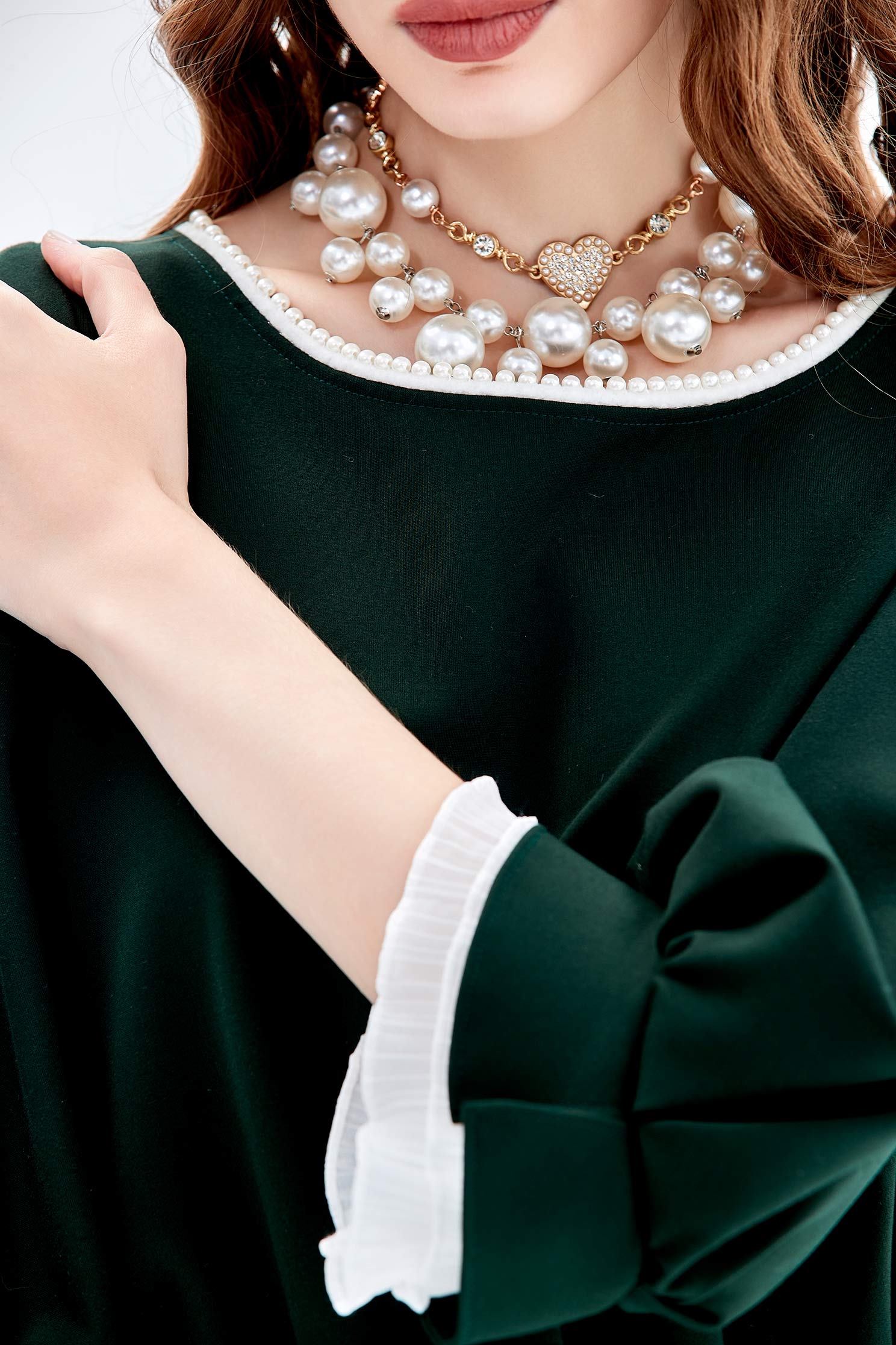 甲蟲綠珍珠洋裝甲蟲綠珍珠洋裝,一般洋裝,洋裝特輯,珍珠,秋冬穿搭,荷葉,長袖洋裝