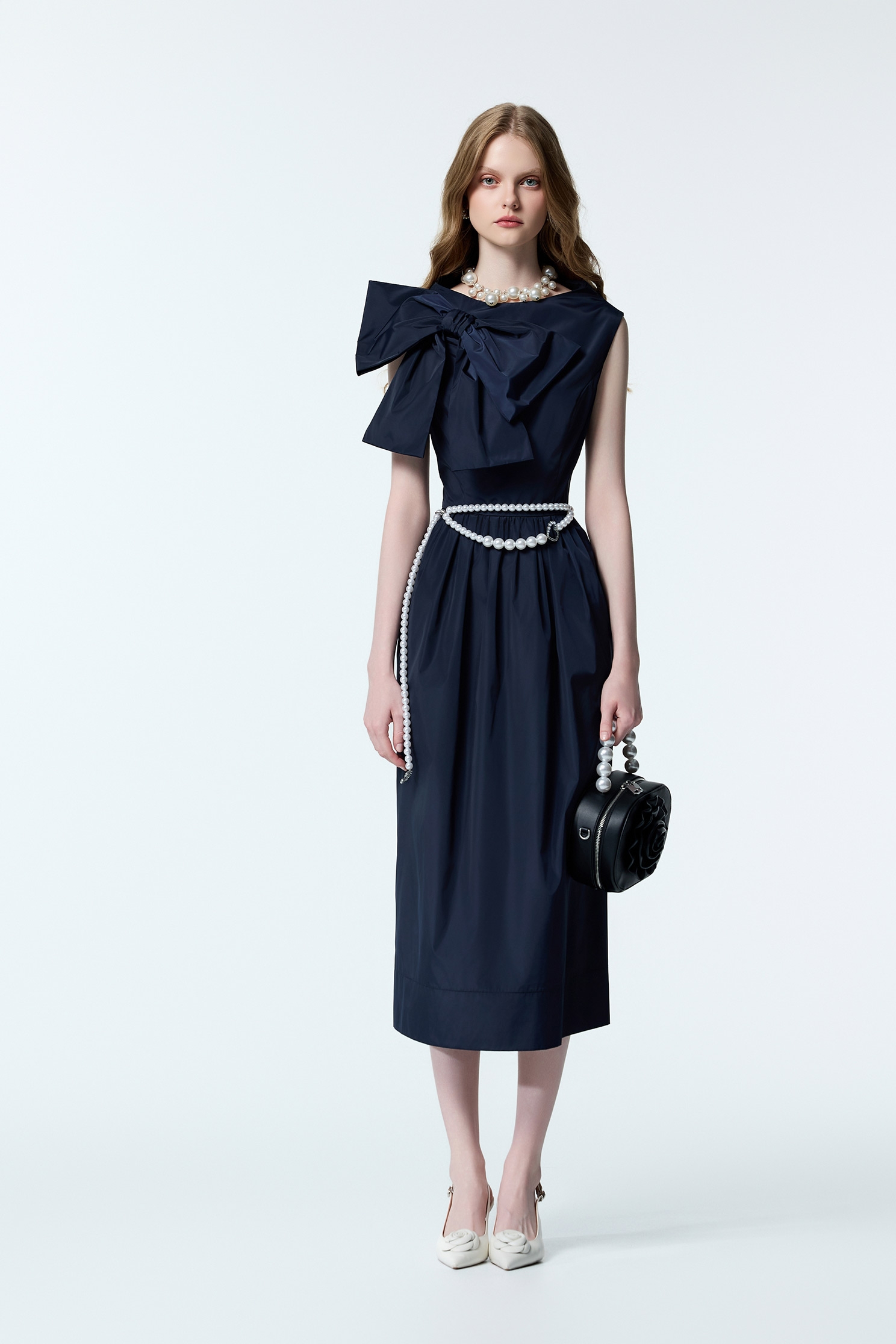 光澤感蝴蝶結禮服式洋裝光澤感蝴蝶結禮服式洋裝,一般洋裝,人氣商品,小禮服,洋裝特輯,禮服,秋冬穿搭,蝴蝶結