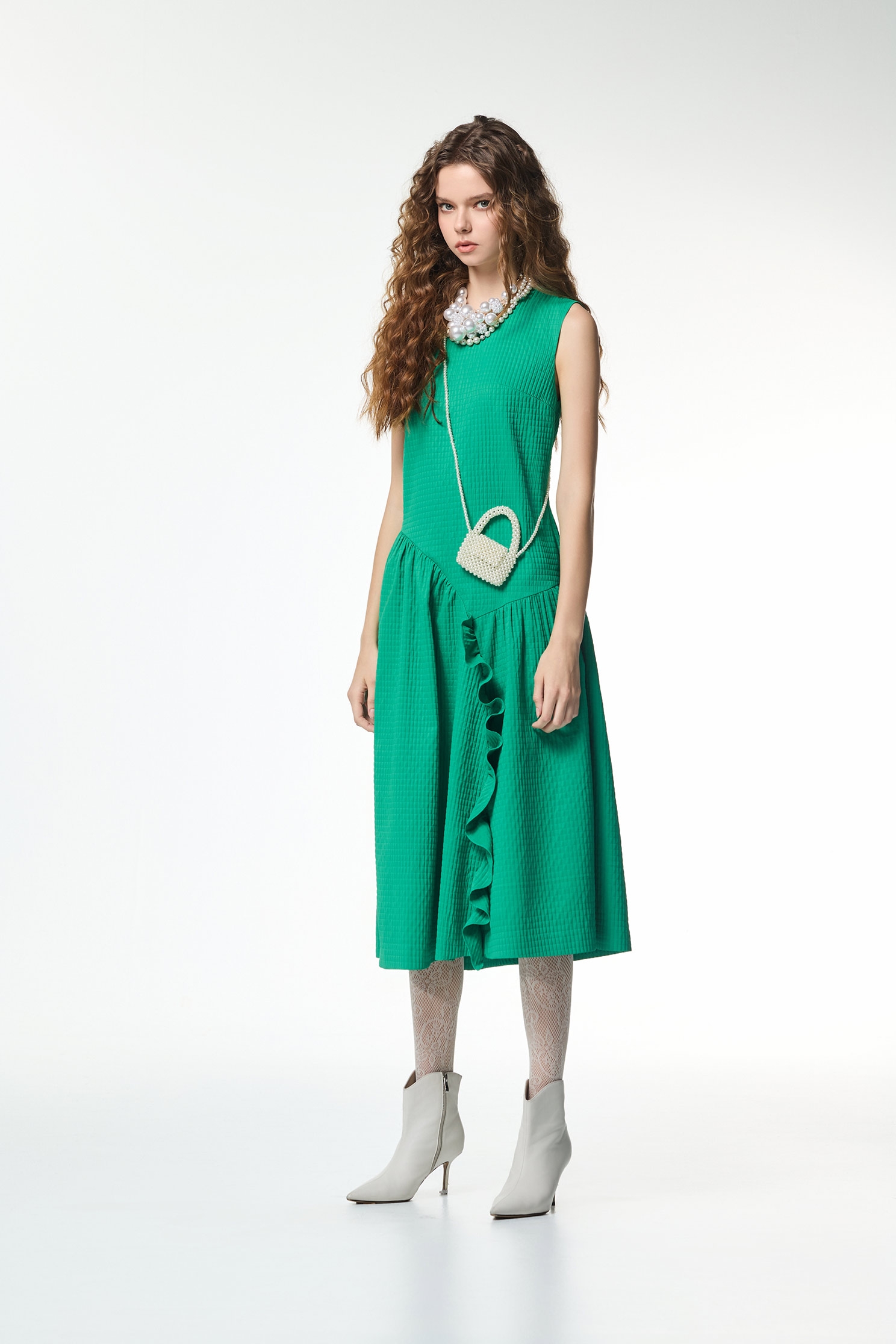 翡翠綠壓格紋洋裝翡翠綠壓格紋洋裝,一般洋裝,格紋,洋裝特輯,珍珠,秋冬穿搭,約會特輯,荷葉