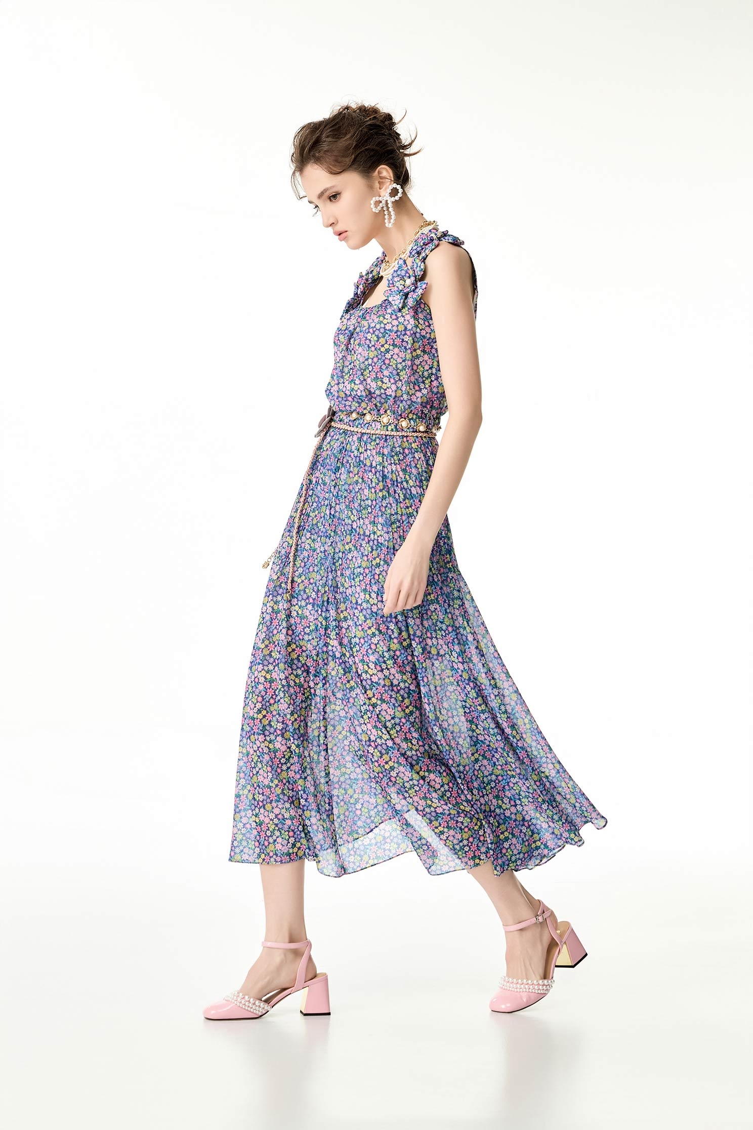 童話花園印花洋裝童話花園印花洋裝,人氣商品,印花洋裝,小禮服,小香風,春夏穿搭,洋裝特輯,無袖洋裝,珍珠,短袖洋裝,花花世界,輕奢度假,輕奢渡假,雪紡,雪紡洋裝