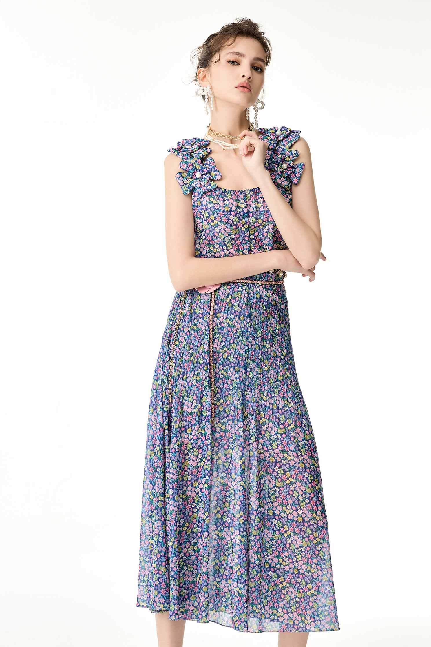 童話花園印花洋裝童話花園印花洋裝,人氣商品,印花洋裝,小禮服,小香風,春夏穿搭,洋裝特輯,無袖洋裝,珍珠,短袖洋裝,花花世界,輕奢度假,輕奢渡假,雪紡,雪紡洋裝