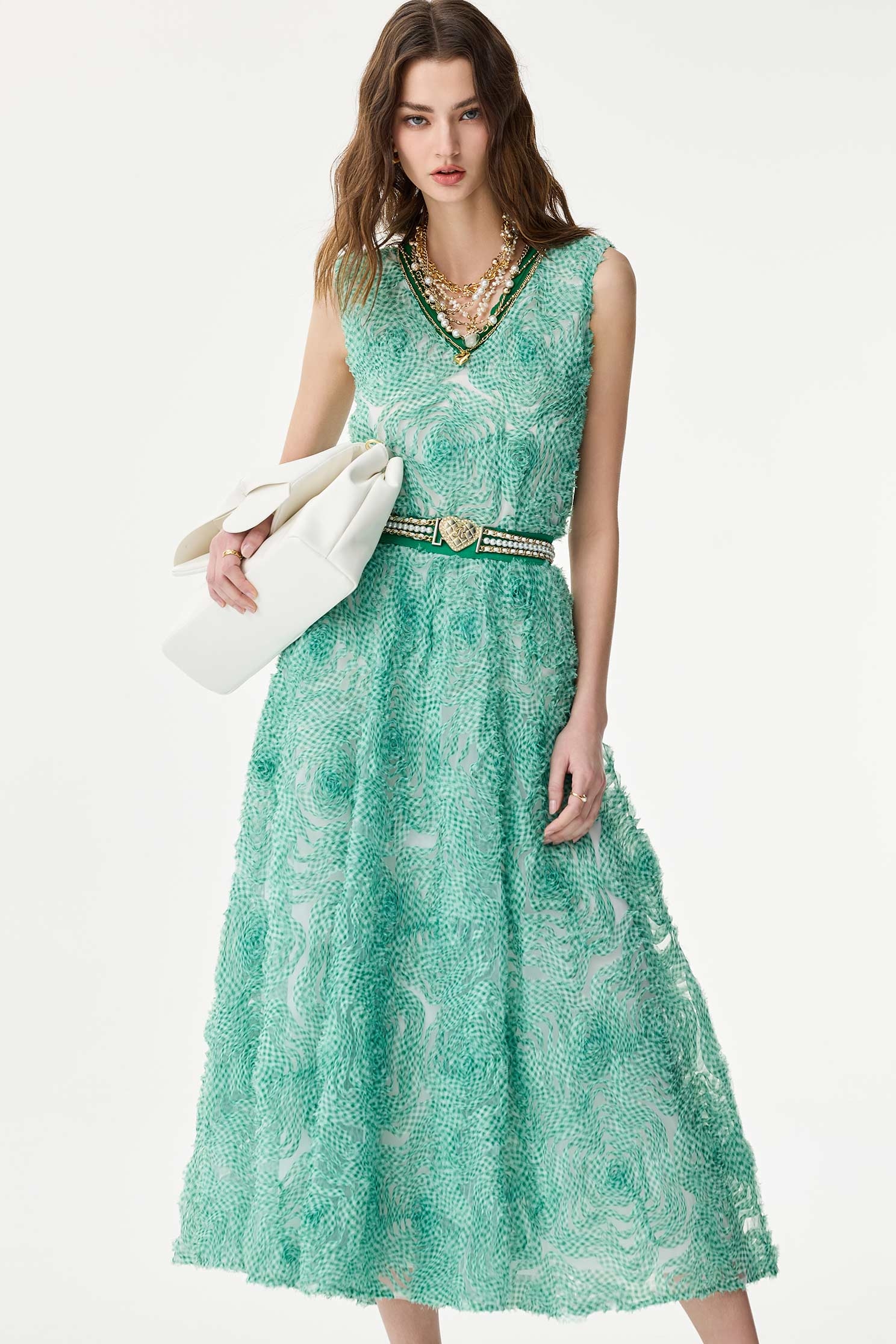 新葉綠格紋上衣新葉綠格紋上衣,V領上衣,V領背心,一般背心,一般背心馬甲,上衣,春夏穿搭,時髦成套搭配,格紋,無袖背心,背心,花花世界,雪紡,項鍊