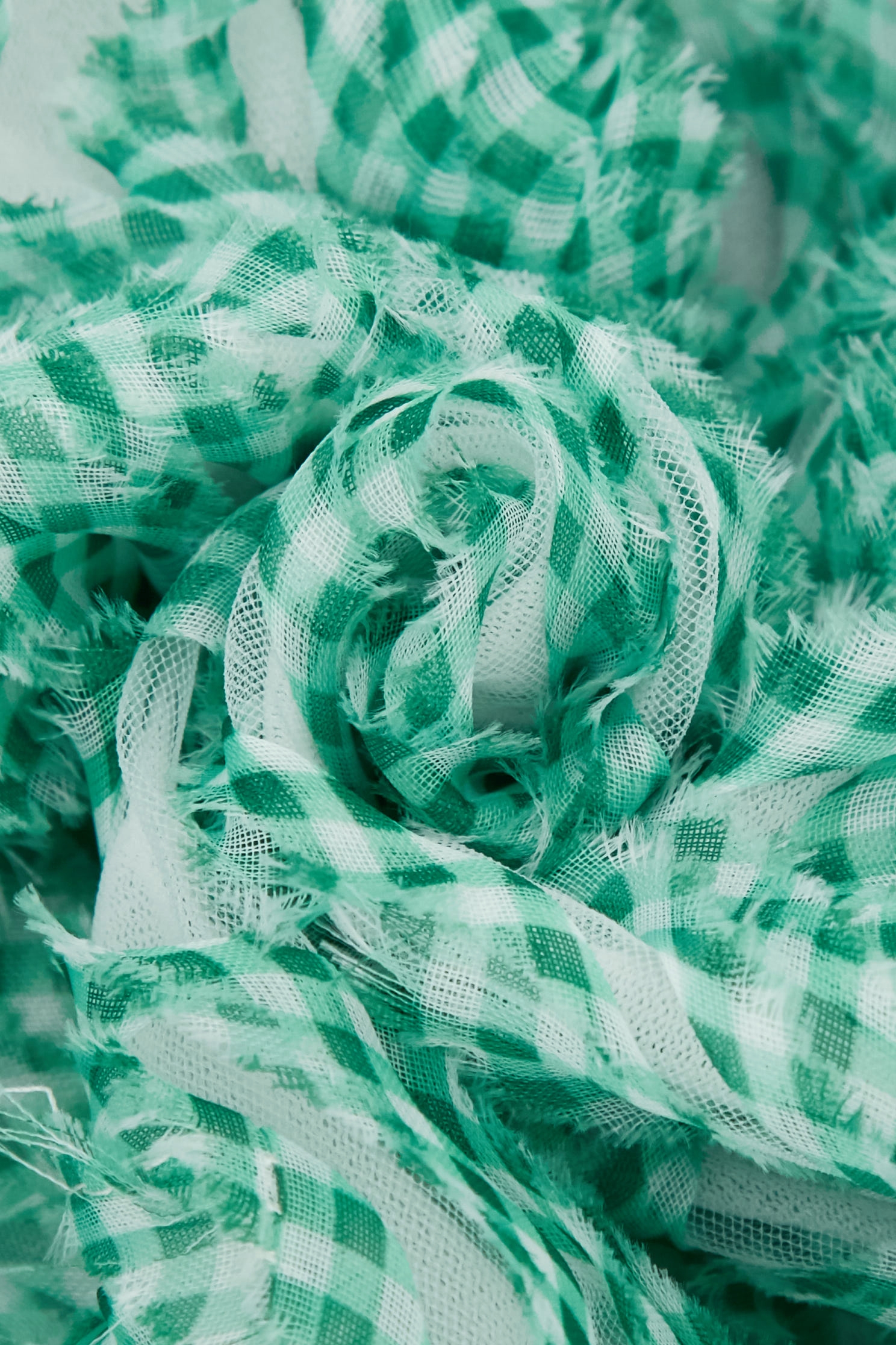 新葉綠格紋上衣新葉綠格紋上衣,V領上衣,V領背心,一般背心,一般背心馬甲,上衣,春夏穿搭,時髦成套搭配,格紋,無袖背心,背心,花花世界,雪紡,項鍊