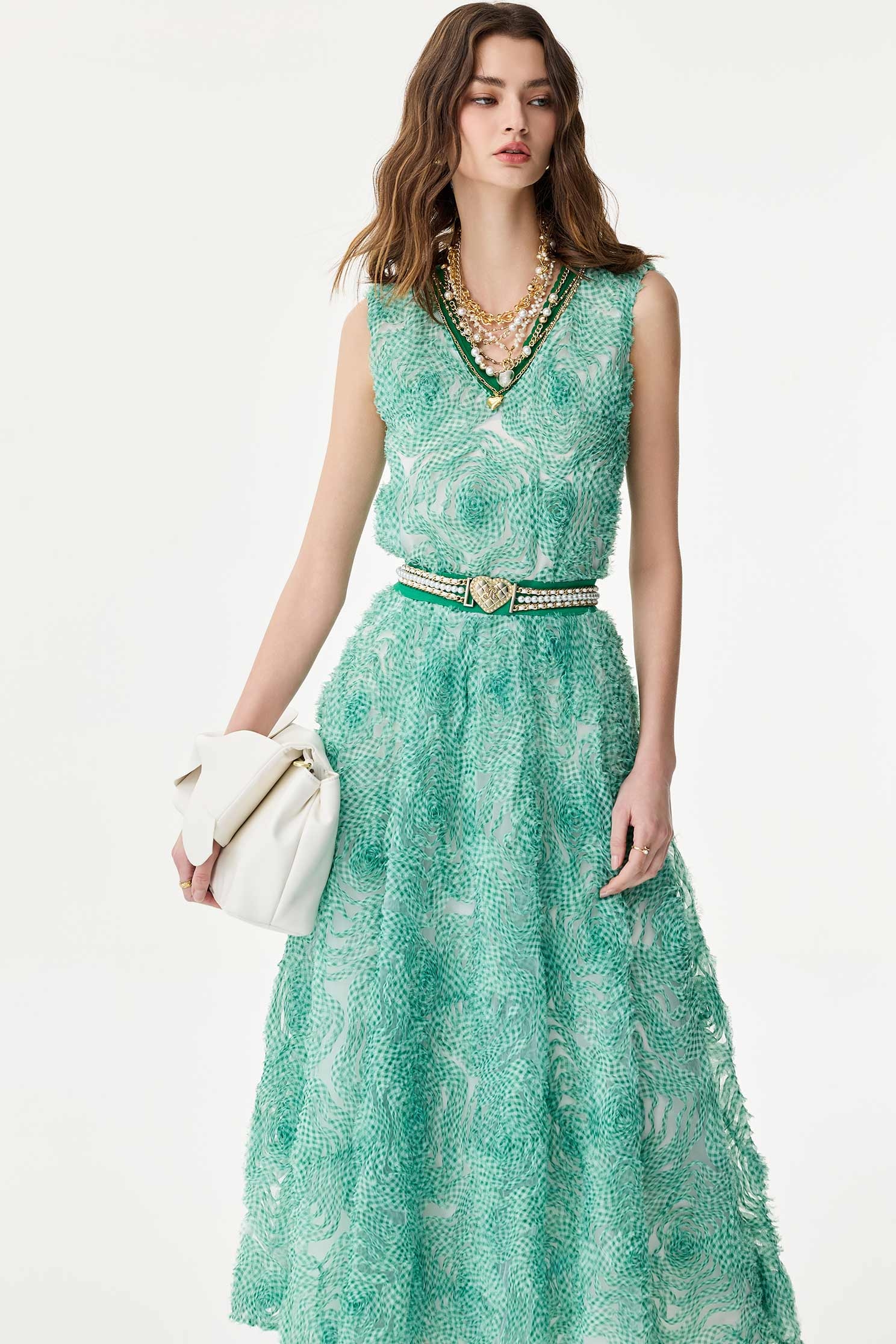 新葉綠格紋上衣新葉綠格紋上衣,V領上衣,V領背心,一般背心,一般背心馬甲,上衣,春夏穿搭,時髦成套搭配,格紋,無袖背心,背心,花花世界,雪紡,項鍊