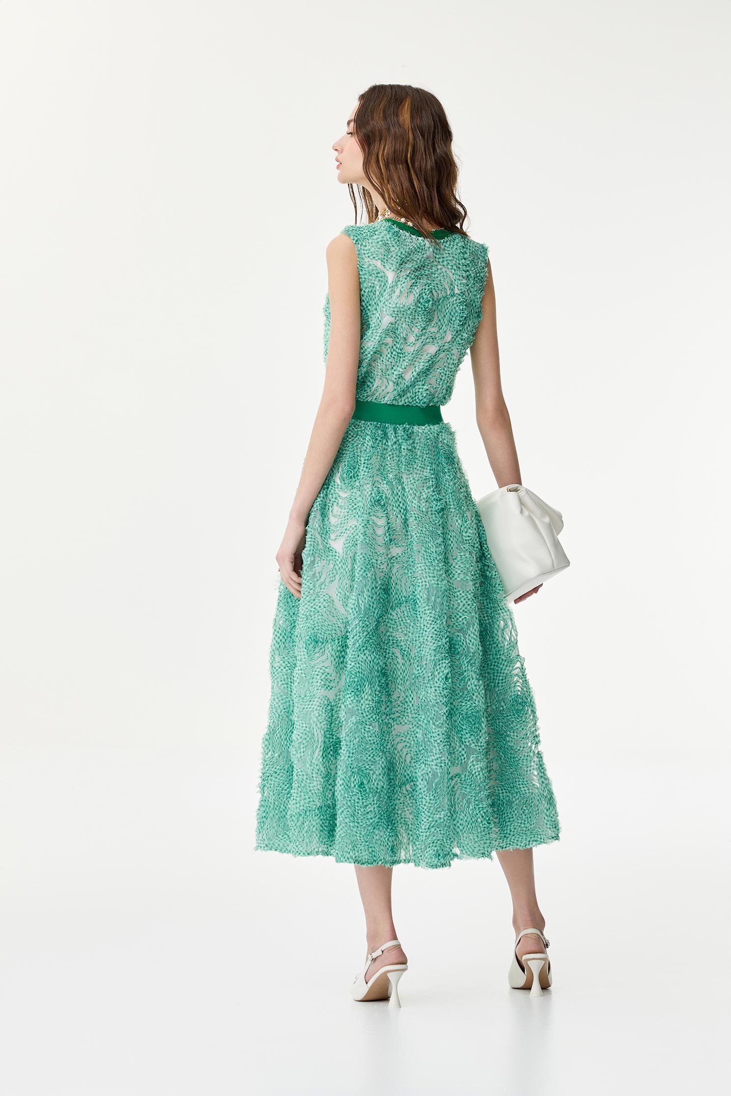 新葉綠格紋上衣新葉綠格紋上衣,V領上衣,V領背心,一般背心,一般背心馬甲,上衣,春夏穿搭,時髦成套搭配,格紋,無袖背心,背心,花花世界,雪紡,項鍊