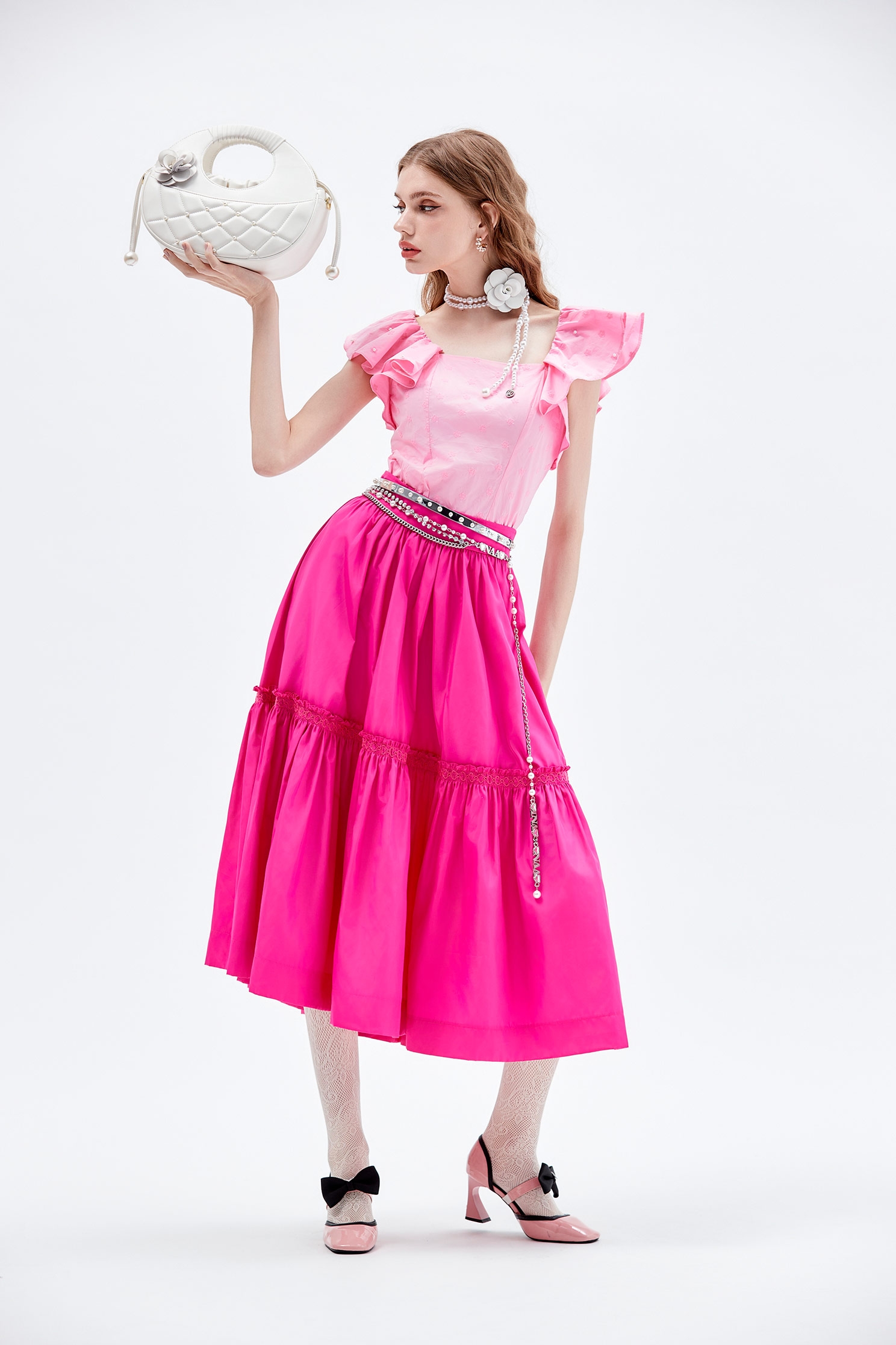 牡丹粉刺繡花上衣牡丹粉刺繡花上衣,一般背心,一般背心馬甲,上衣,刺繡,珍珠,秋冬穿搭,純棉,繡花,背心,荷葉