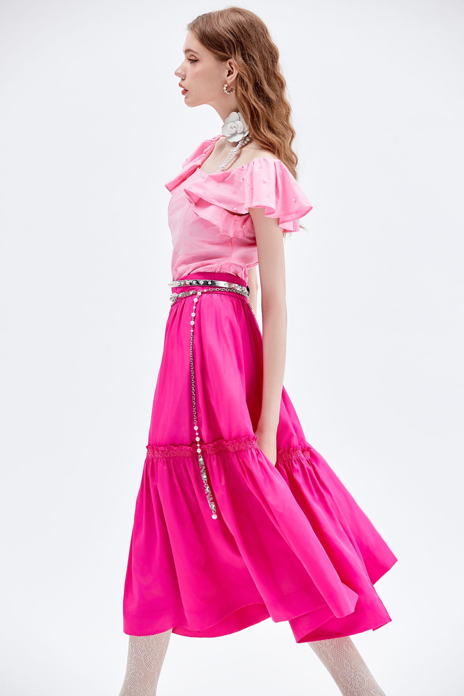 牡丹粉刺繡花上衣牡丹粉刺繡花上衣,一般背心,一般背心馬甲,上衣,刺繡,珍珠,秋冬穿搭,純棉,繡花,背心,荷葉