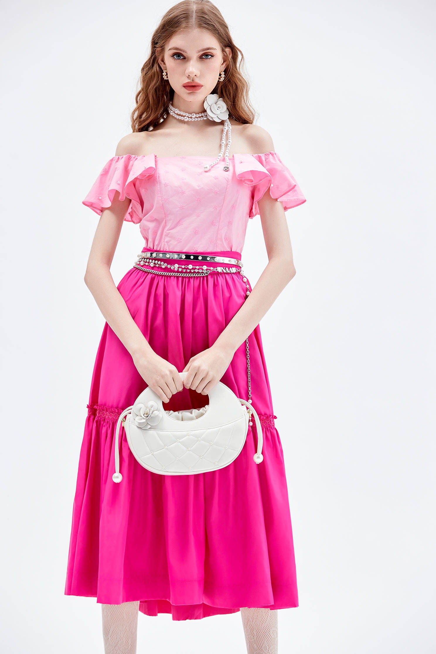 牡丹粉刺繡花上衣牡丹粉刺繡花上衣,一般背心,一般背心馬甲,上衣,刺繡,珍珠,秋冬穿搭,純棉,繡花,背心,荷葉