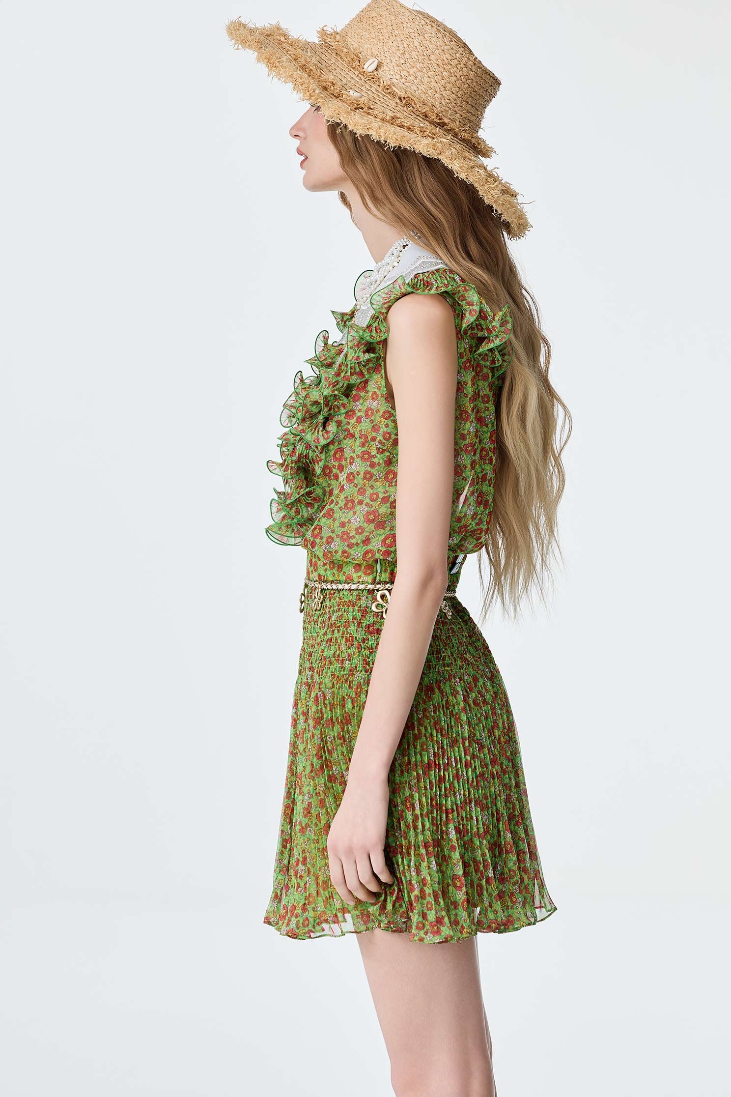 童話花園雪紡印花上衣童話花園雪紡印花上衣,V領上衣,一般背心,一般背心馬甲,上衣,春夏穿搭,時髦成套搭配,無袖上衣,珍珠,約會特輯,花花世界,荷葉,輕奢度假,輕奢渡假,雪紡,雪紡上衣