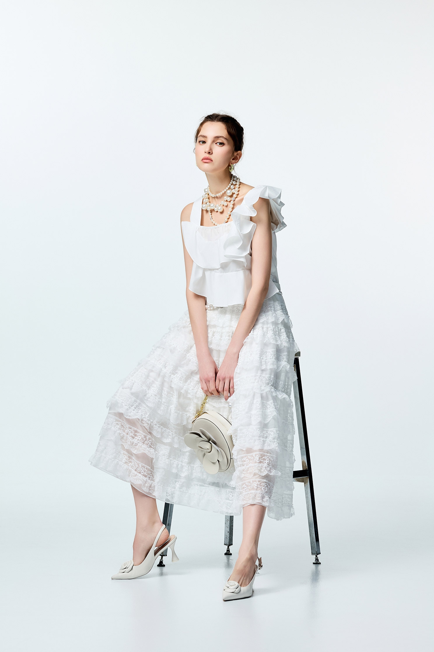 不規則波浪荷葉上衣不規則波浪荷葉上衣,一般背心,一般背心馬甲,上衣,春夏穿搭,無袖上衣,無袖背心,白色背心,約會特輯,背心,荷葉,輕奢度假,輕奢渡假