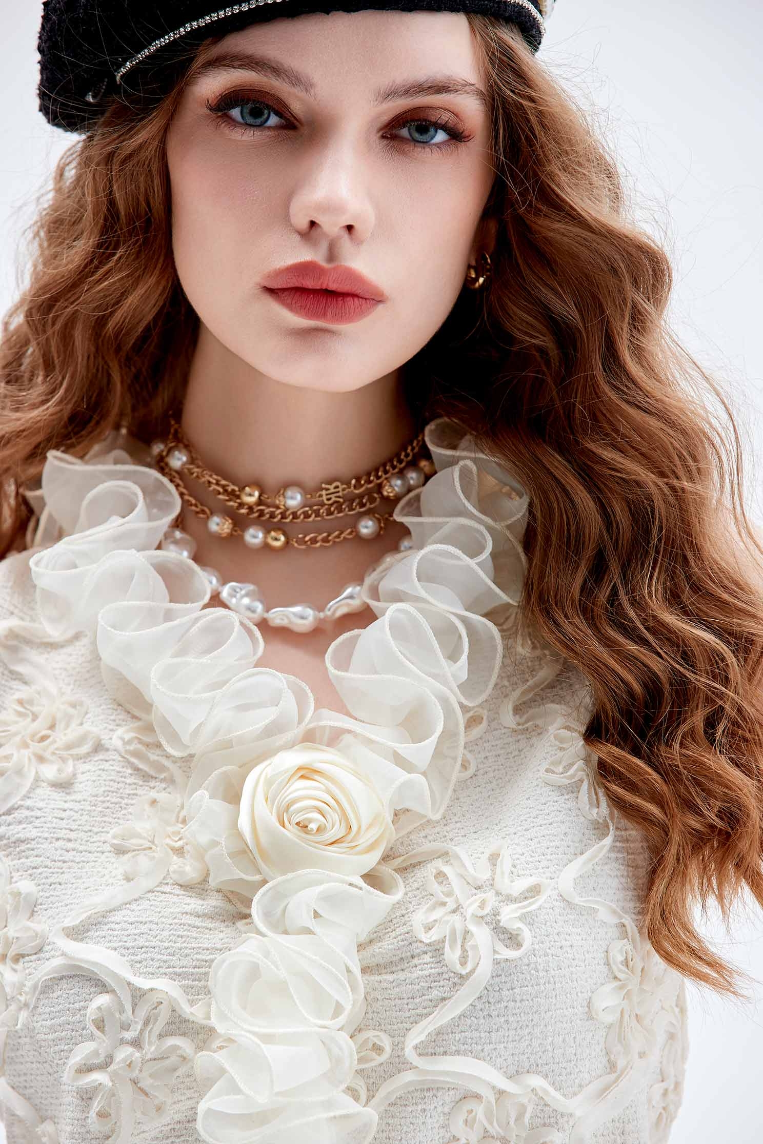 領口手工薔薇花上衣領口手工薔薇花上衣,一般背心,一般背心馬甲,上衣,人氣商品,白色背心,秋冬穿搭,背心,荷葉