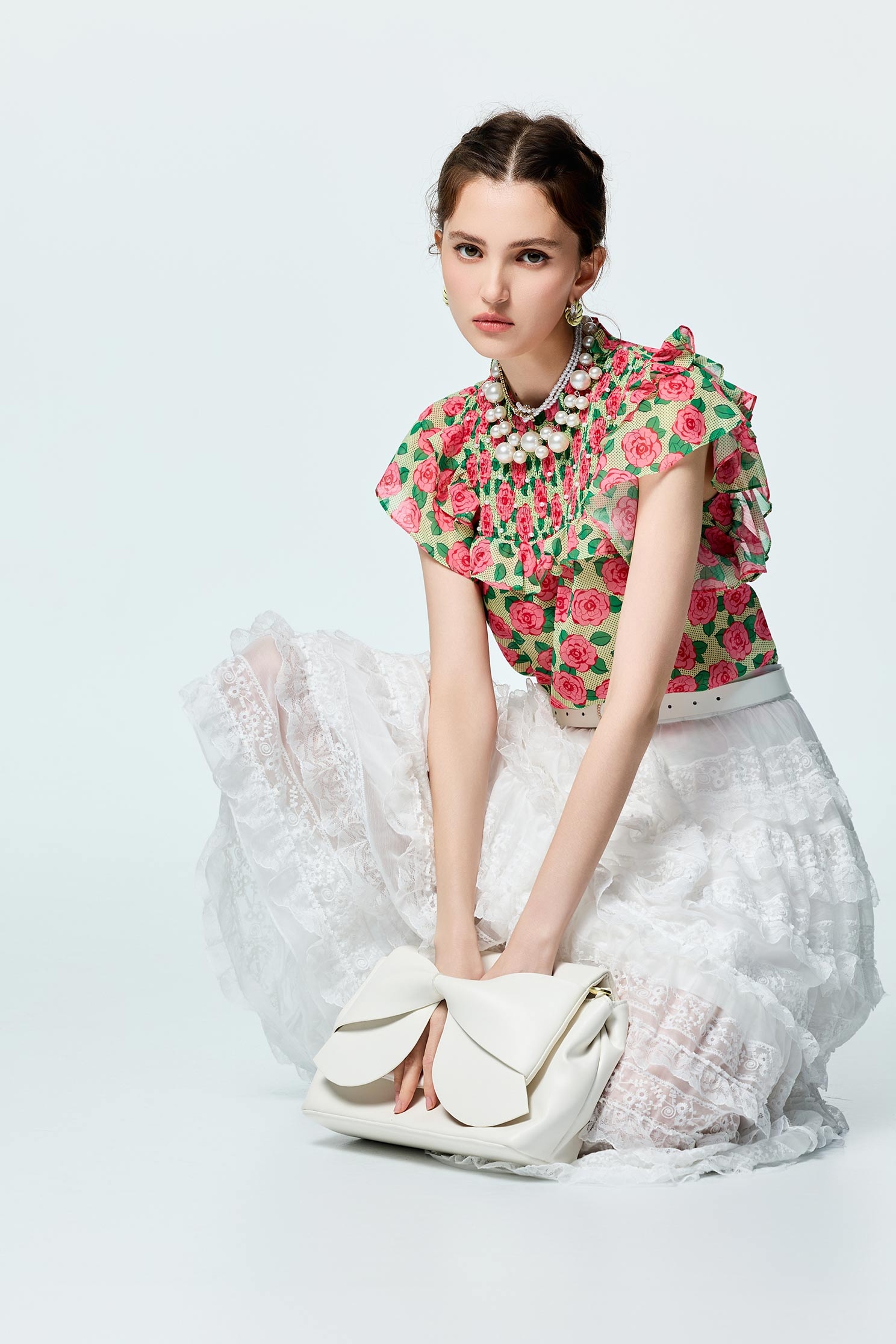 薔薇雪紡印花上衣薔薇雪紡印花上衣,一般背心,一般背心馬甲,上衣,人氣商品,刺繡,時髦成套搭配,無袖上衣,秋冬穿搭,背心,花花世界,荷葉,雪紡,雪紡上衣