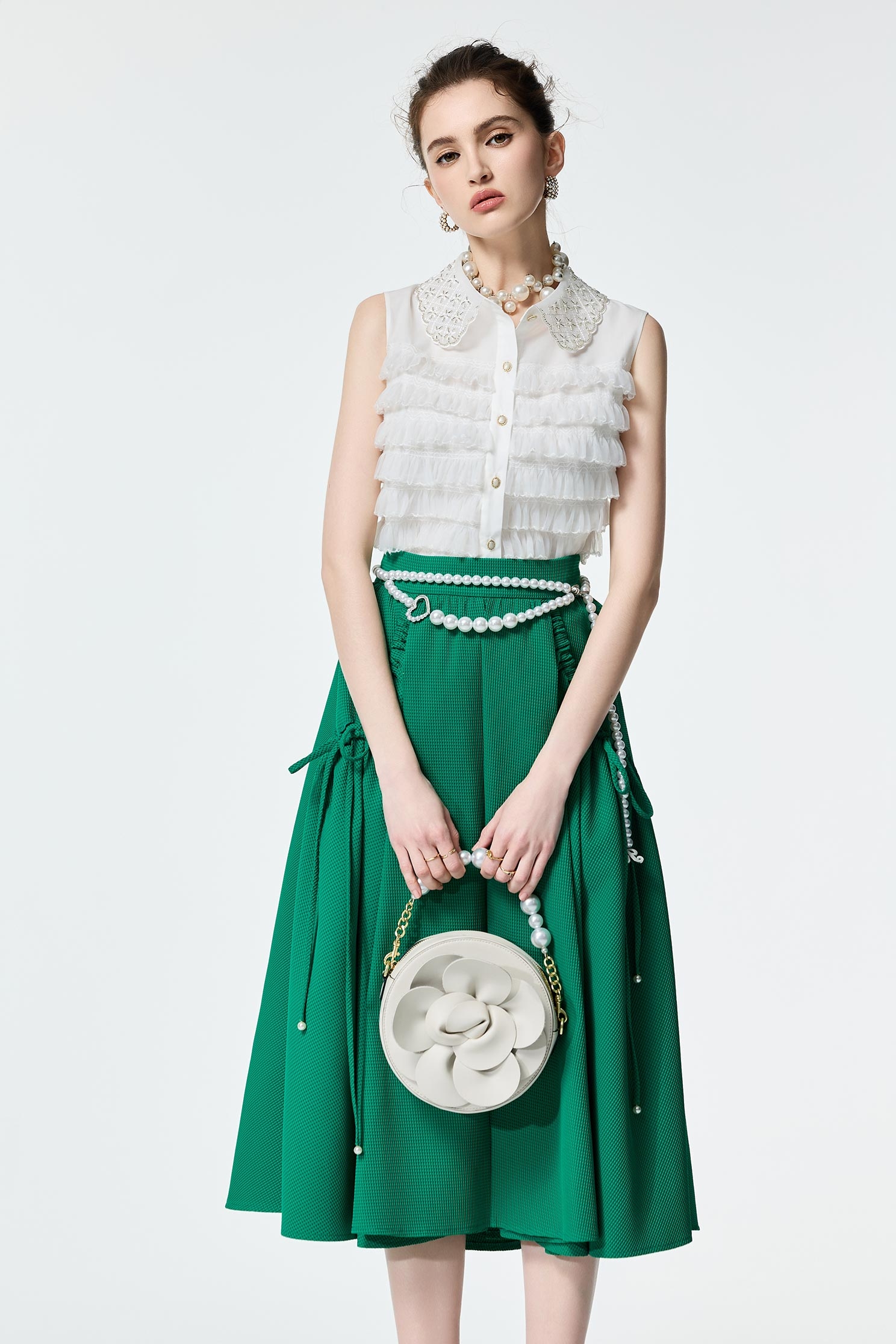 鑲珠飾造型領片荷葉上衣鑲珠飾造型領片荷葉上衣,一般背心,一般背心馬甲,上班OL穿搭,上衣,人氣商品,春夏穿搭,無袖上衣,無袖背心,珍珠,白色背心,約會特輯,背心,荷葉