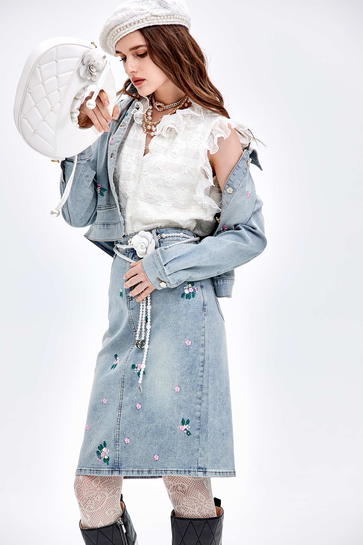 立體壓花木耳領上衣立體壓花木耳領上衣,一般背心,一般背心馬甲,上衣,白色背心,秋冬穿搭,背心,荷葉