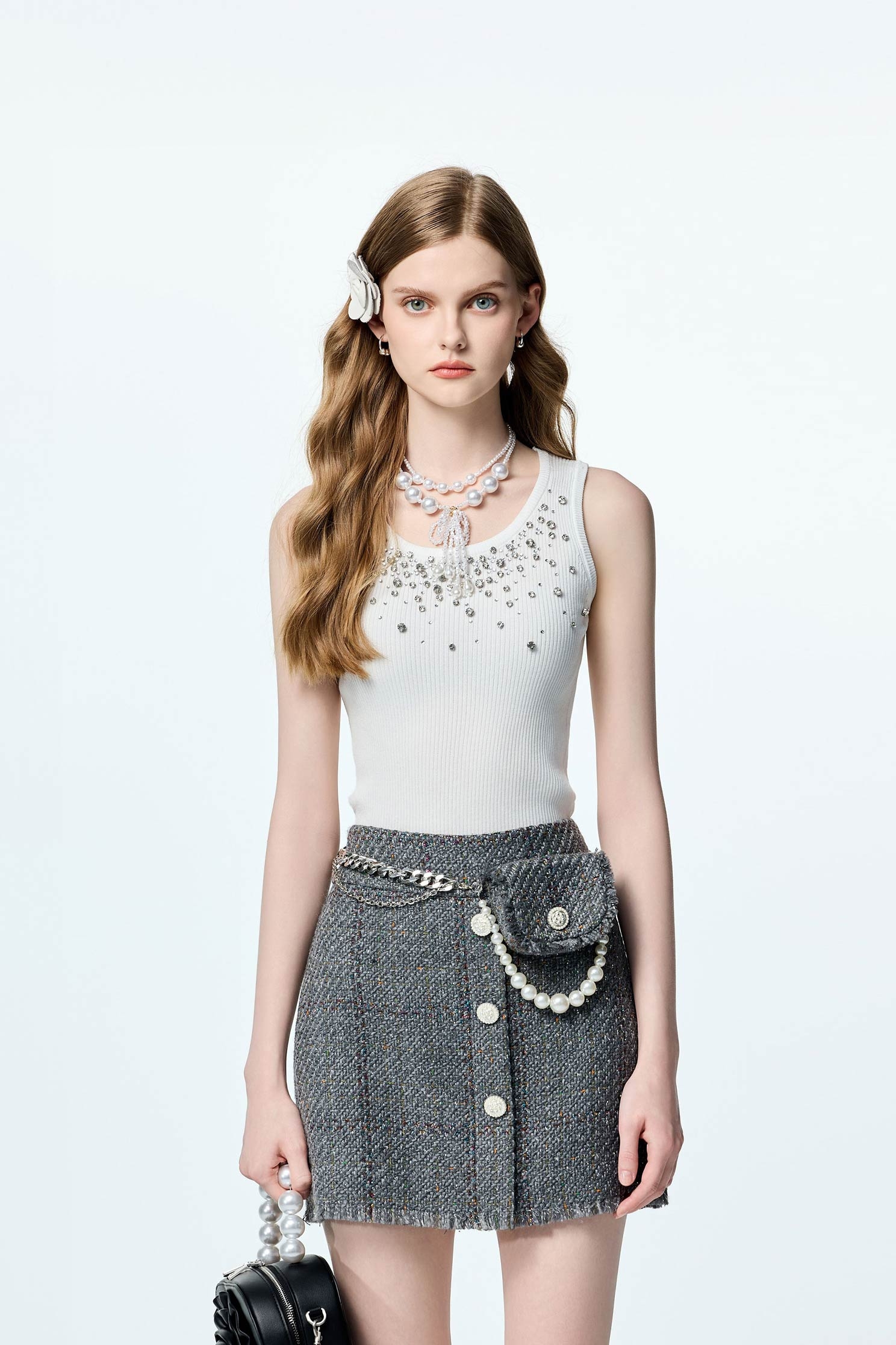 綴閃亮鑽飾針織背心綴閃亮鑽飾針織背心,一般背心,一般背心馬甲,上班OL穿搭,秋冬穿搭,約會特輯,背心,輕奢度假,輕奢渡假,針織,針織背心