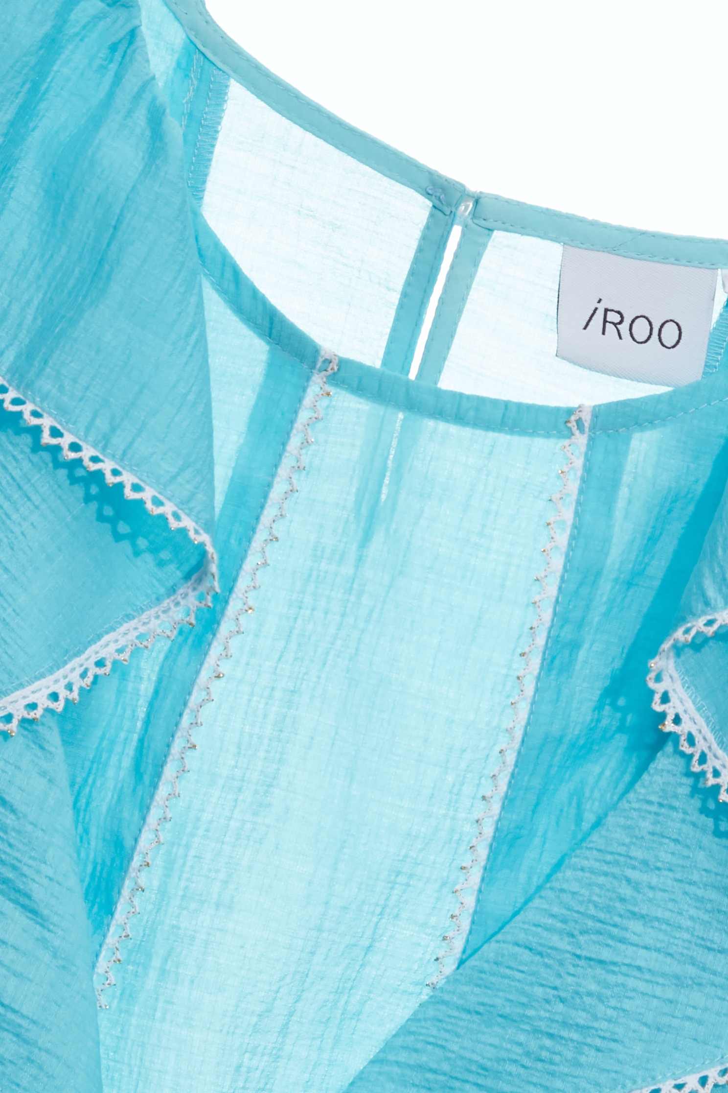 淺水藍鑲蕾絲邊荷葉上衣淺水藍鑲蕾絲邊荷葉上衣,一般背心,一般背心馬甲,上衣,無袖上衣,無袖背心,珍珠,秋冬穿搭,約會特輯,背心,荷葉,蕾絲,蕾絲上衣,輕奢度假,輕奢渡假