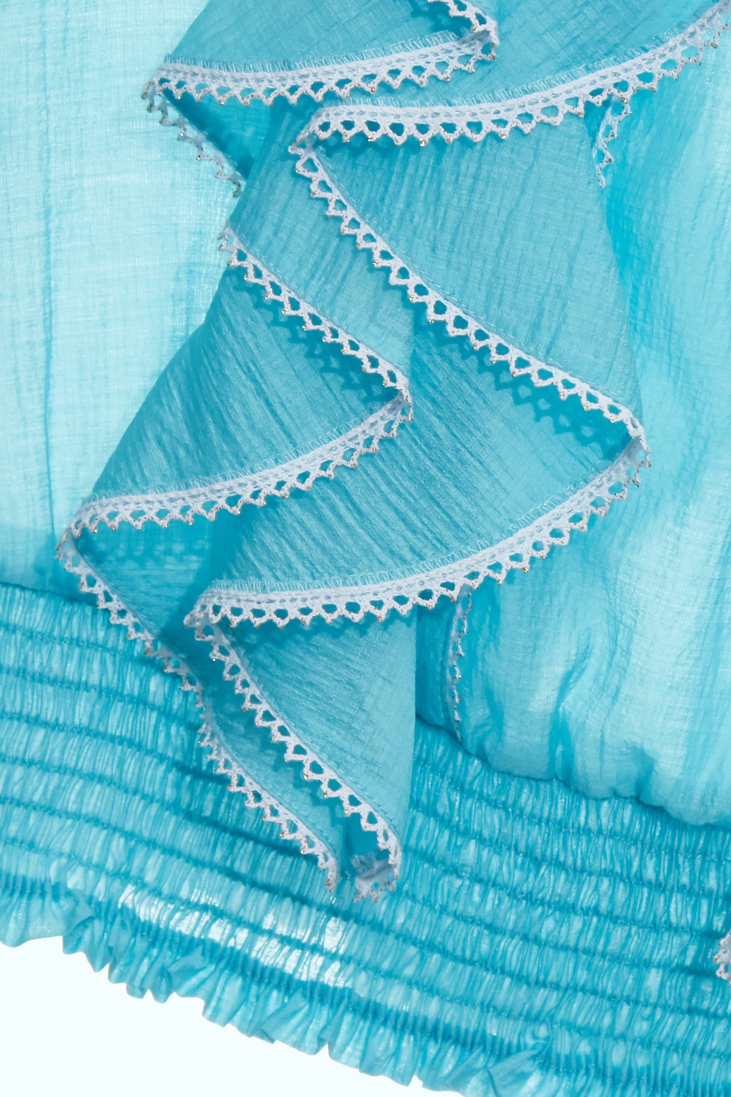 淺水藍鑲蕾絲邊荷葉上衣淺水藍鑲蕾絲邊荷葉上衣,一般背心,一般背心馬甲,上衣,無袖上衣,無袖背心,珍珠,秋冬穿搭,約會特輯,背心,荷葉,蕾絲,蕾絲上衣,輕奢度假,輕奢渡假