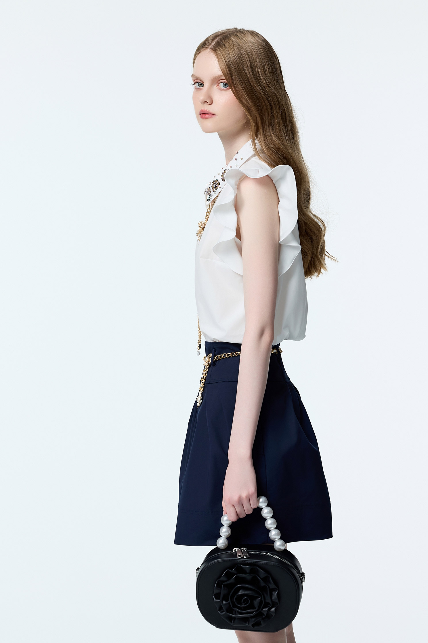 綴華麗鑽飾領片上衣綴華麗鑽飾領片上衣,一般背心,一般背心馬甲,上班OL穿搭,上衣,人氣商品,無袖背心,珍珠,秋冬穿搭,約會特輯,背心,荷葉