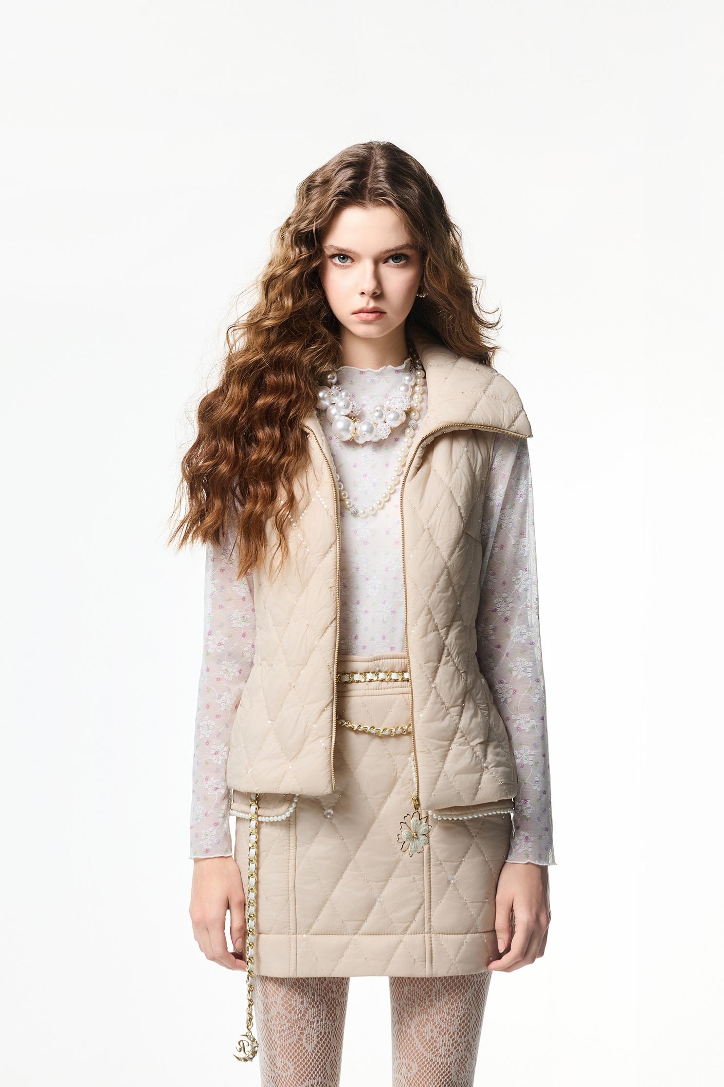 自帶光澤鋪棉背心自帶光澤鋪棉背心,一般背心,一般背心馬甲,外套,時髦成套搭配,格紋,無袖背心,秋冬穿搭,約會特輯,背心,腰帶