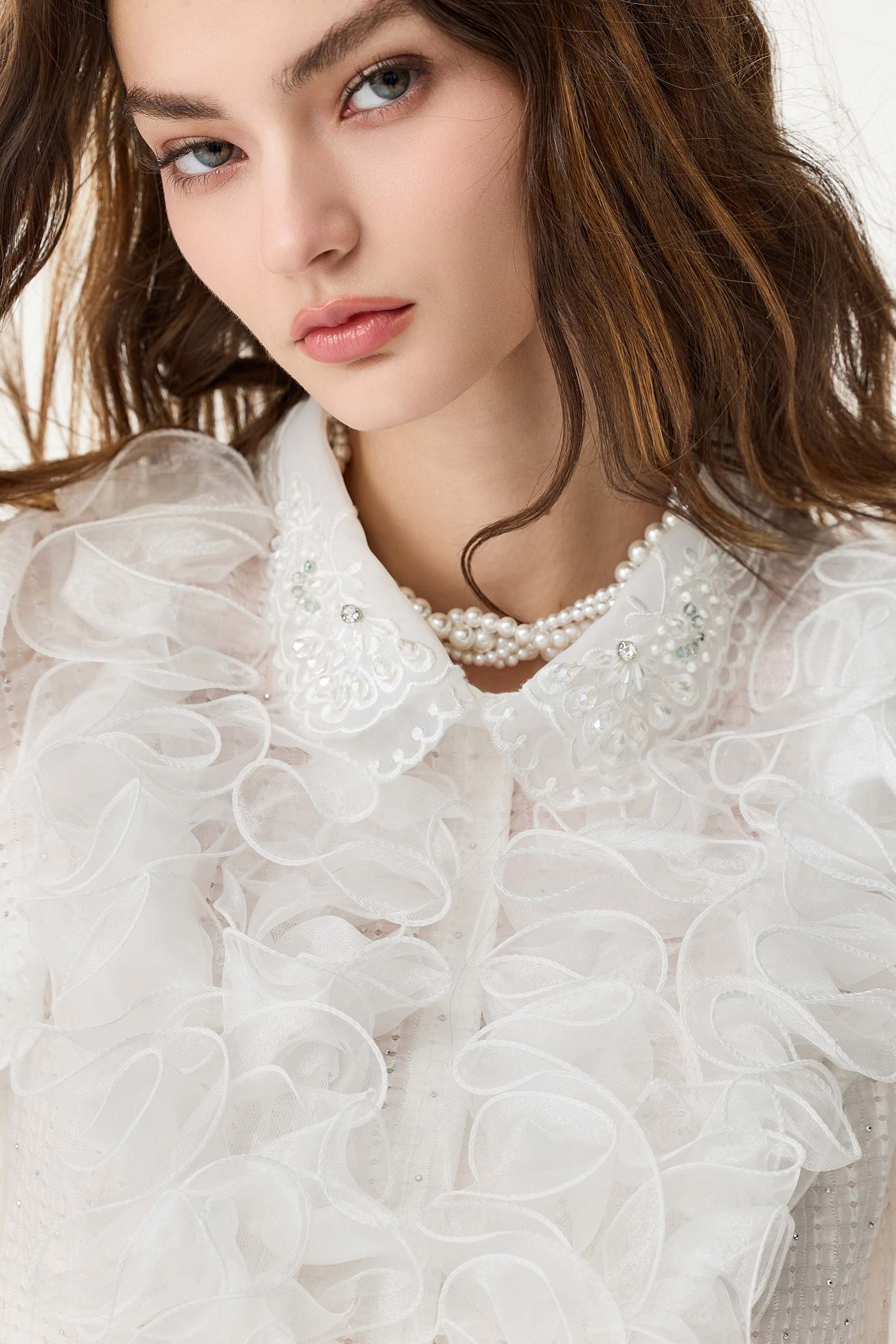 綴繽紛荷葉上衣綴繽紛荷葉上衣,一般背心,一般背心馬甲,上衣,刺繡,春夏穿搭,白色背心,約會特輯,背心,荷葉,蕾絲