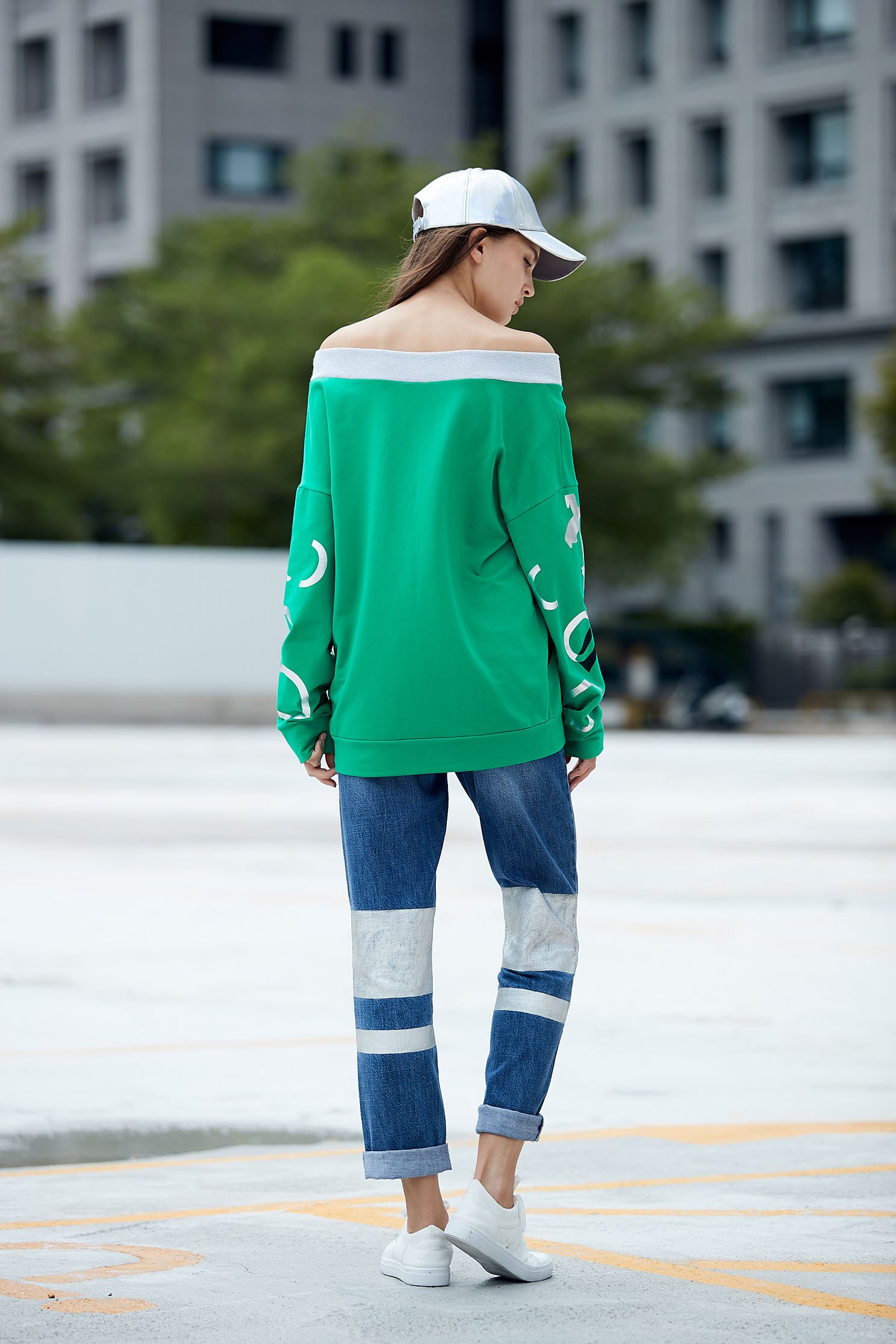 Lettering printing top in V neck,top,longsleevetop