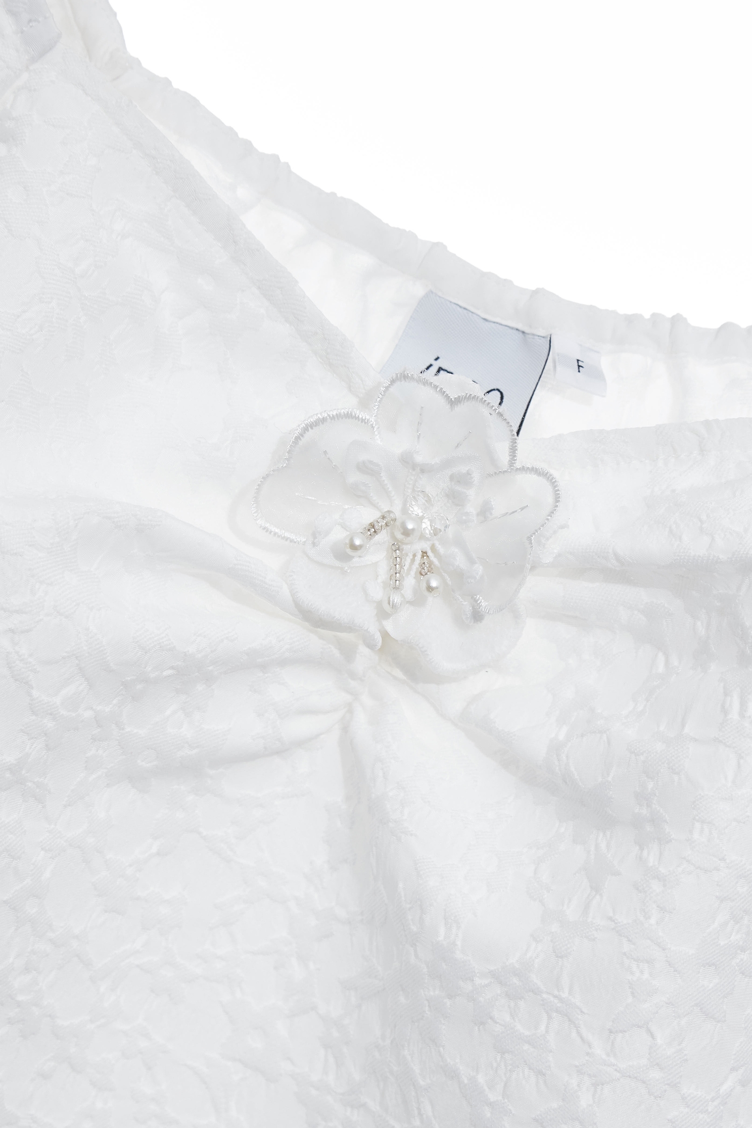 立體褆花單品上衣立體褆花單品上衣,上衣,刺繡,春夏穿搭,白色上衣,蕾絲