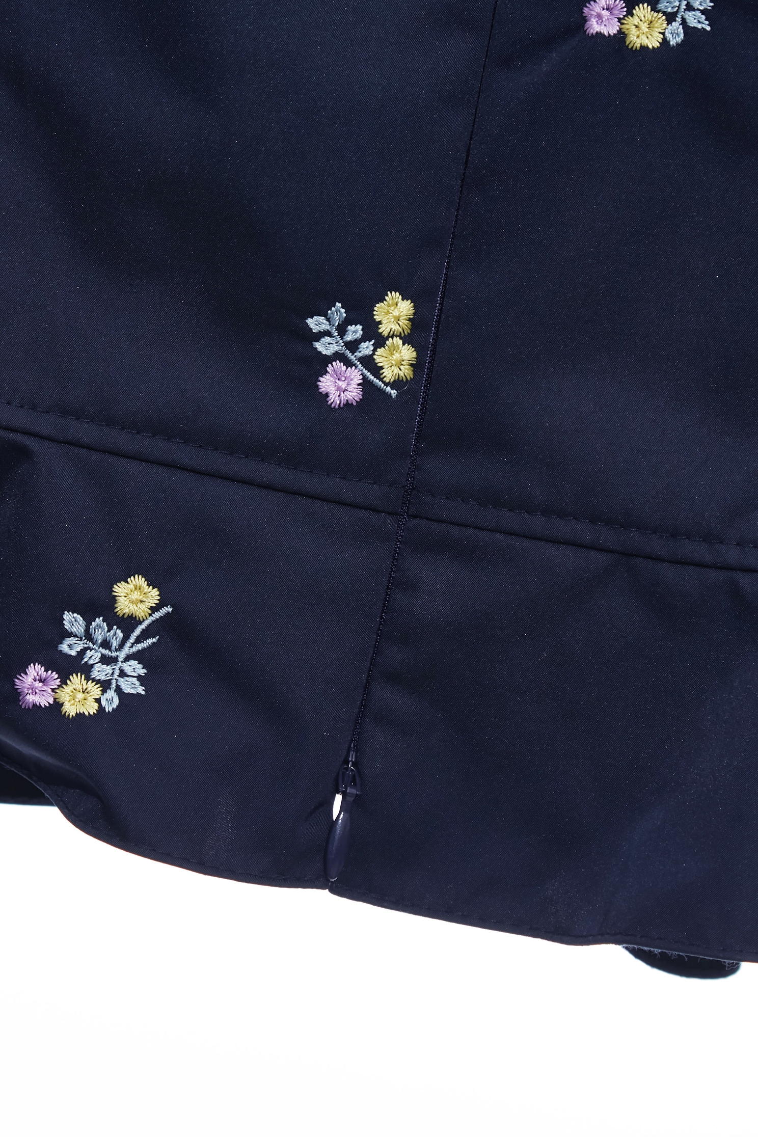 經典海軍藍彩色刺繡上衣經典海軍藍彩色刺繡上衣,一般背心,一般背心馬甲,上衣,刺繡,春夏穿搭,背心,荷葉