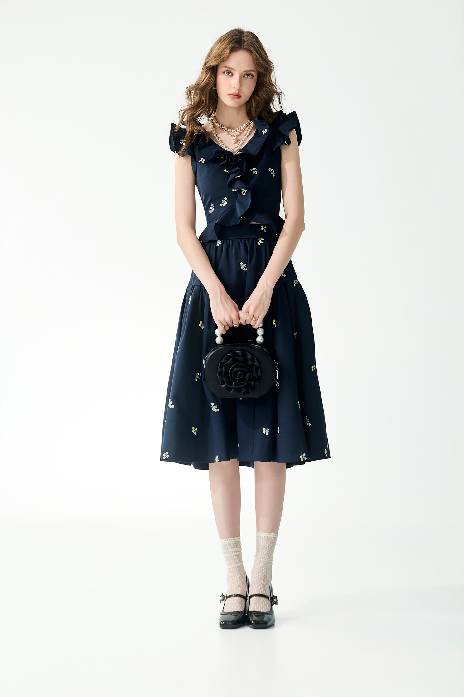 經典海軍藍彩色刺繡上衣經典海軍藍彩色刺繡上衣,一般背心,一般背心馬甲,上衣,刺繡,春夏穿搭,背心,荷葉