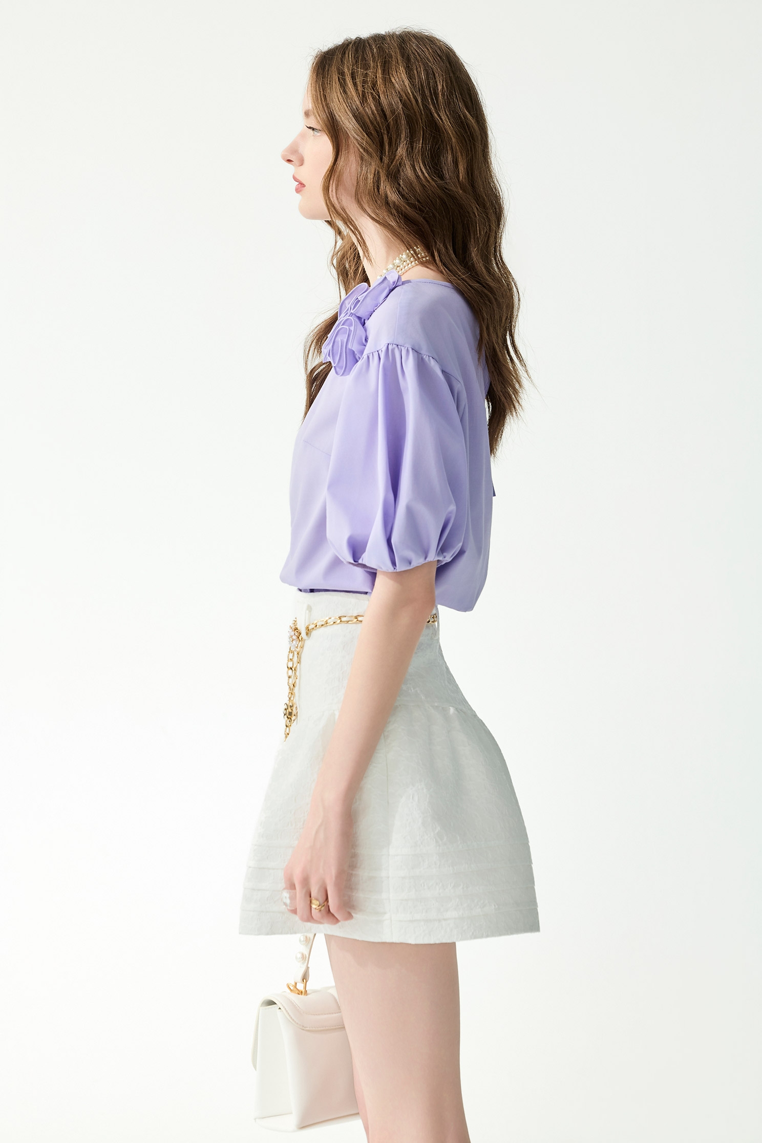 灰調葡萄紫花朵裝飾上衣灰調葡萄紫花朵裝飾上衣,上衣,人氣商品,春夏穿搭