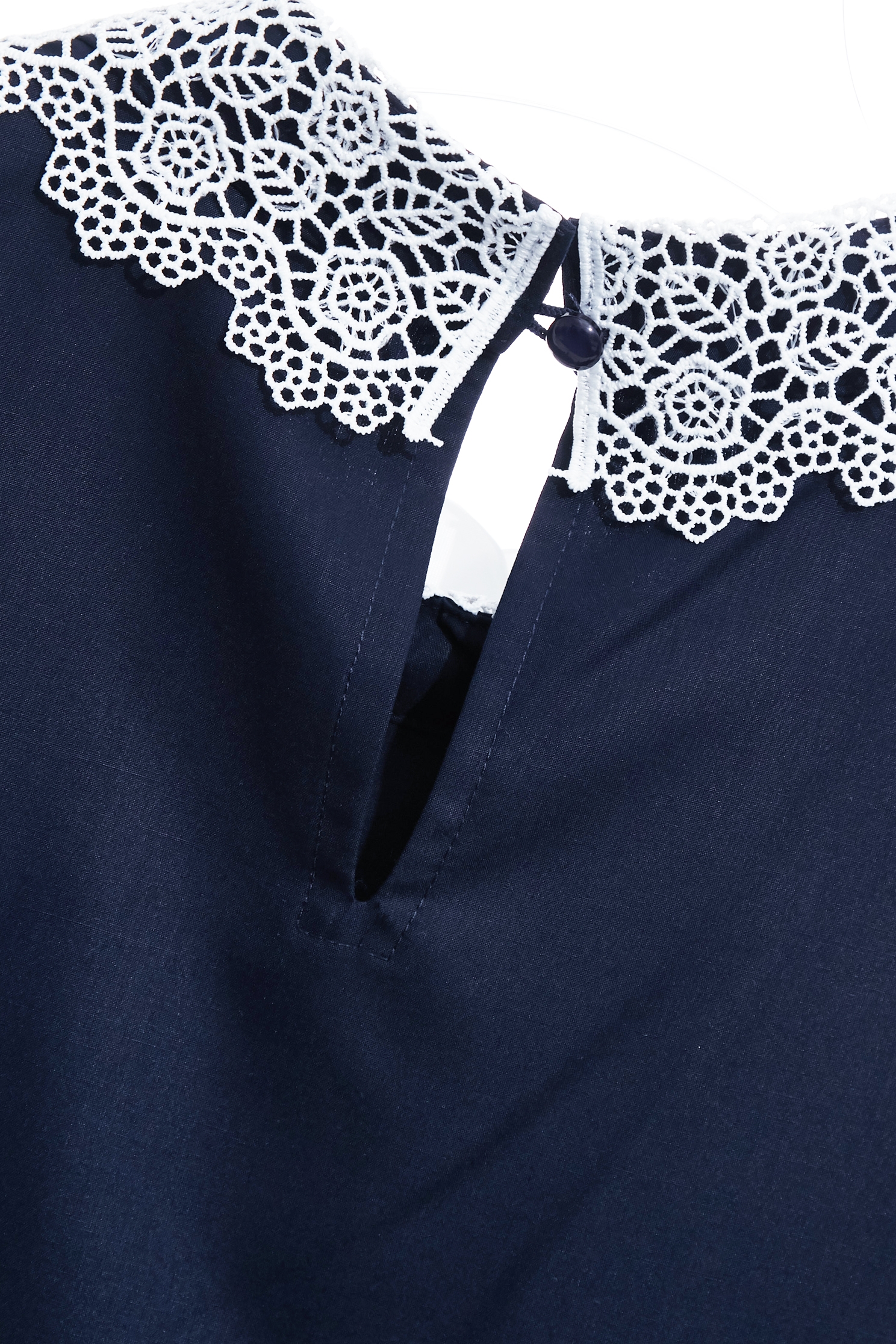 對比色蕾絲領片上衣對比色蕾絲領片上衣,上衣,人氣商品,春夏穿搭,荷葉,蕾絲